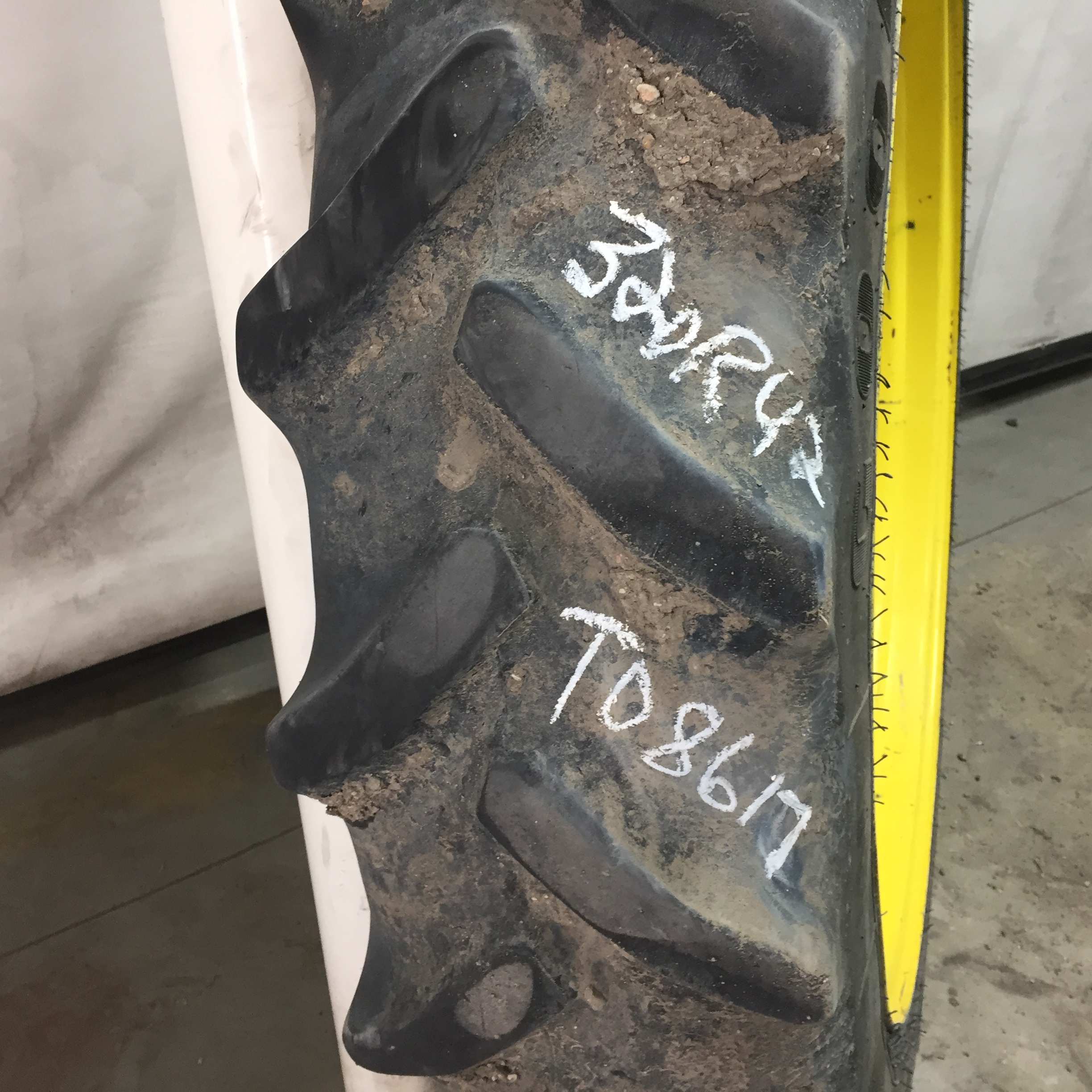 320/80R42 Goodyear Farm DT800 Super Traction R-1W Tire RT008617