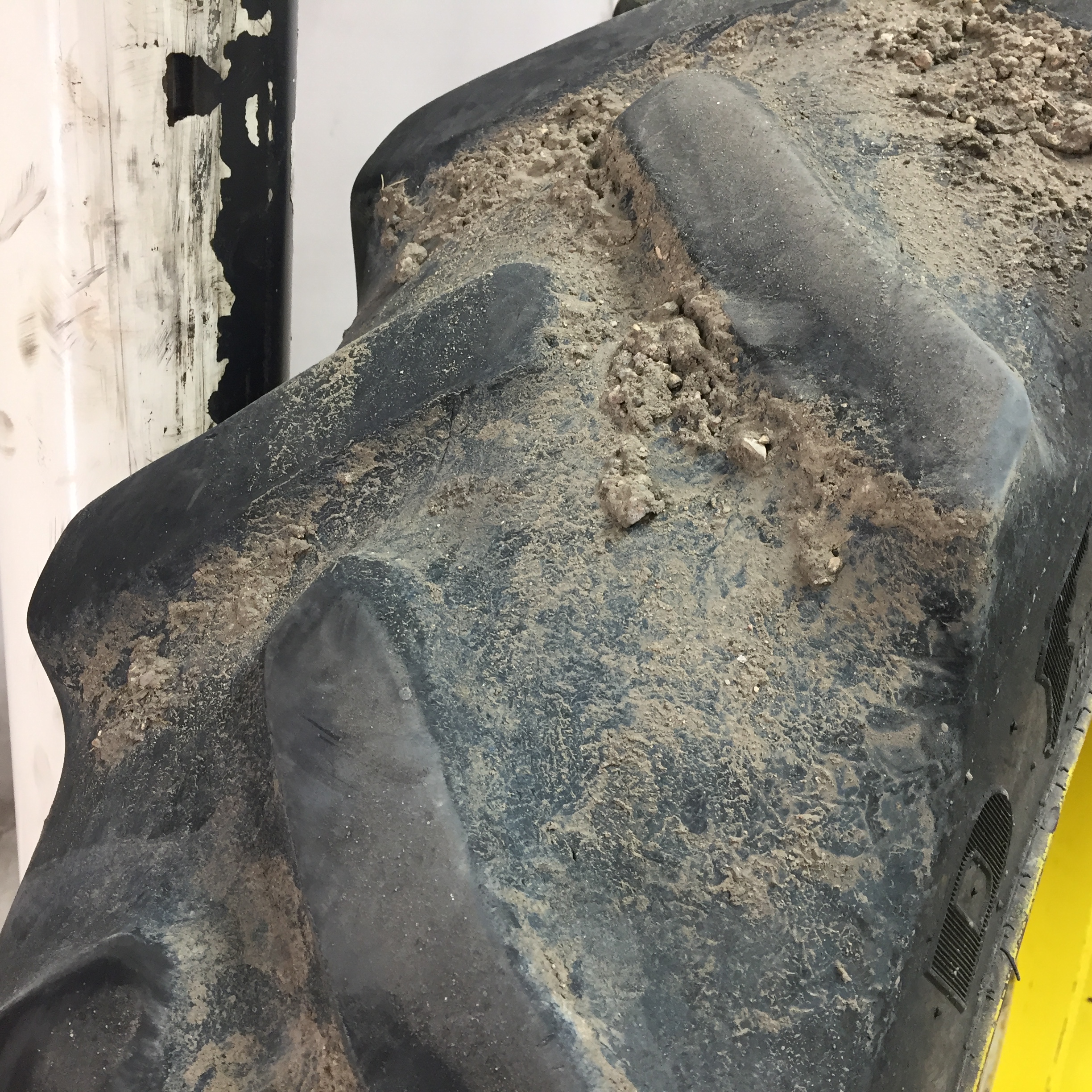 320/80R42 Goodyear Farm DT800 Super Traction R-1W Tire RT008617