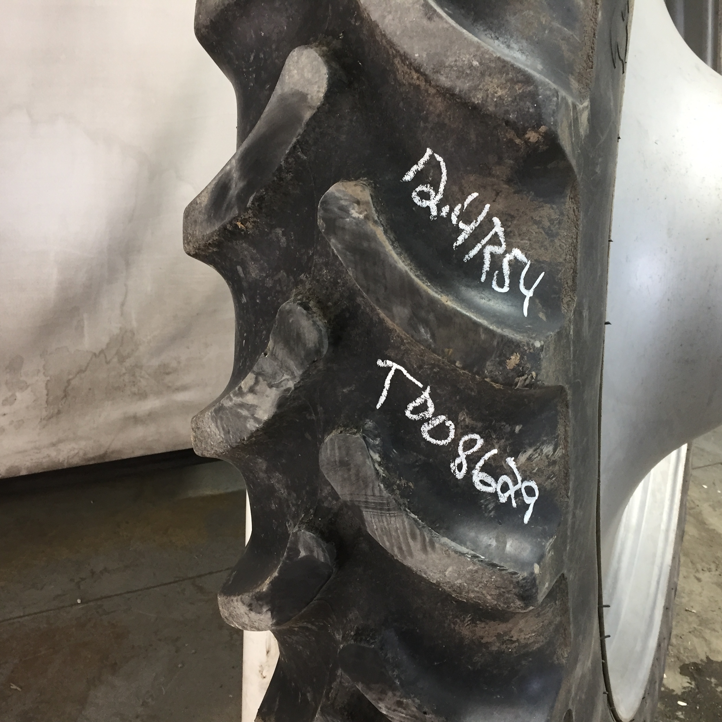 320/90R54 Firestone Radial All Traction DT R-1W Tire-Wheel Assembly T008629