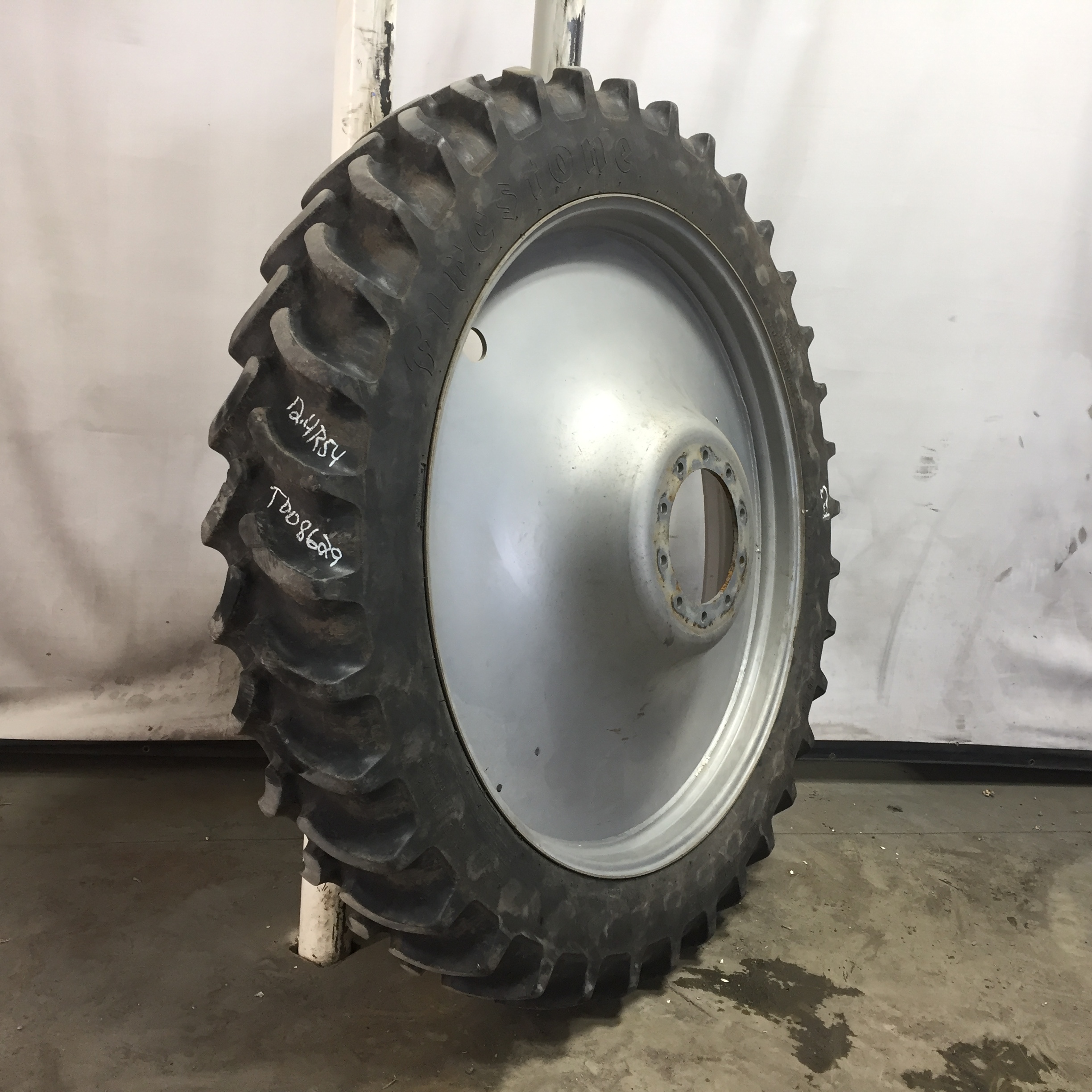 320/90R54 Firestone Radial All Traction DT R-1W Tire-Wheel Assembly T008629