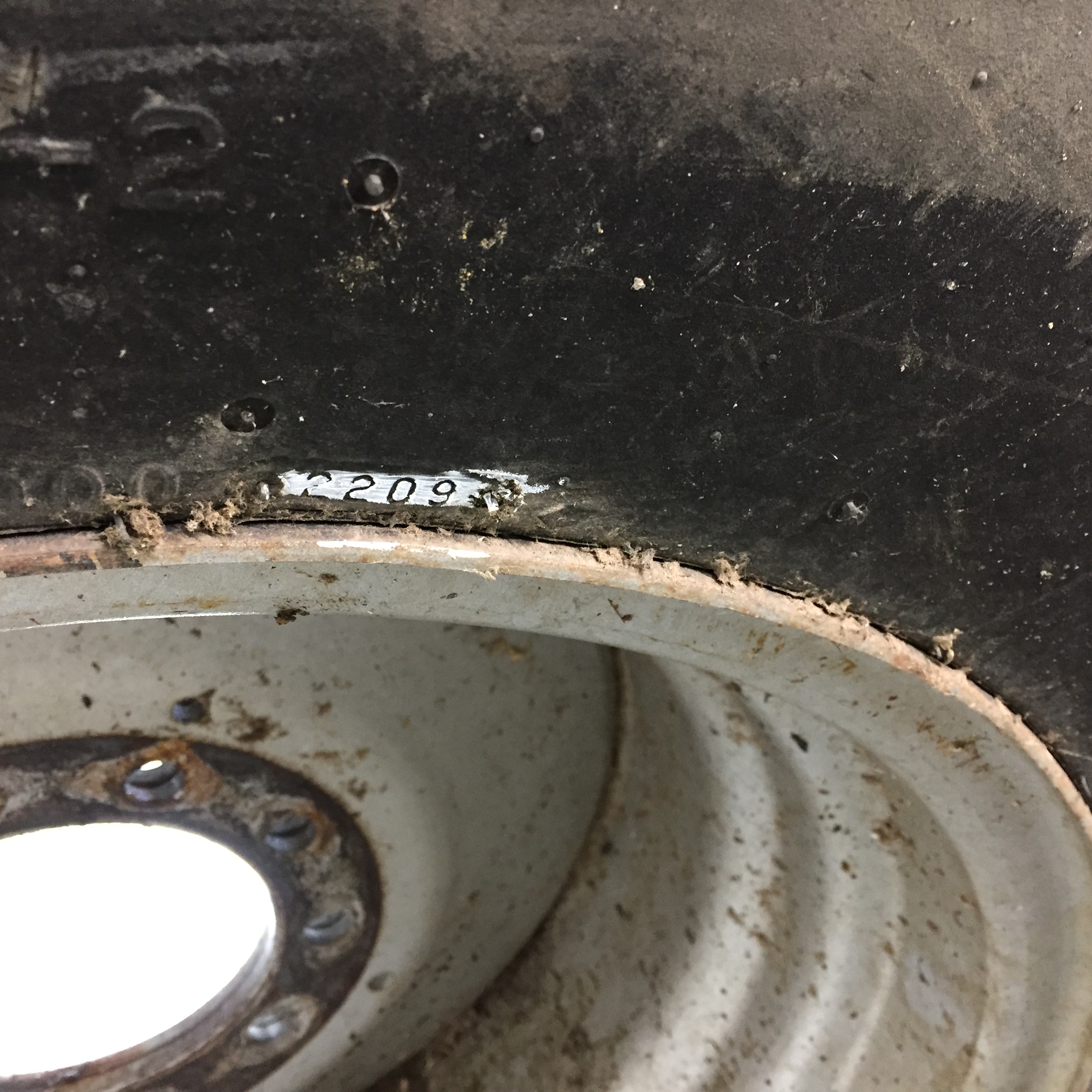 28/L-26 Firestone Champion Spade Grip R-2 Tire RT008630