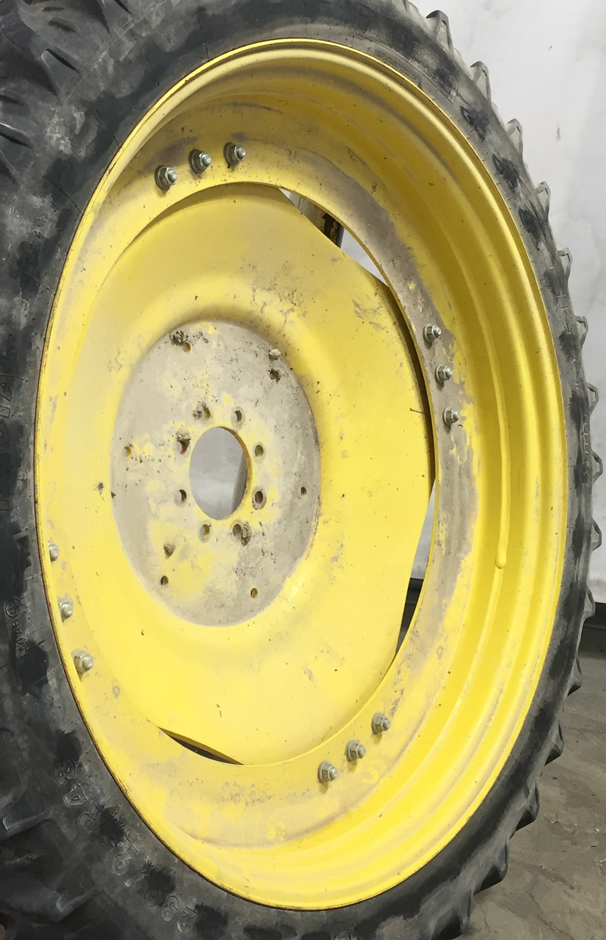 48''D x 8''W Stub Disc (groups of 3 bolts) Wheel WT008639RIM