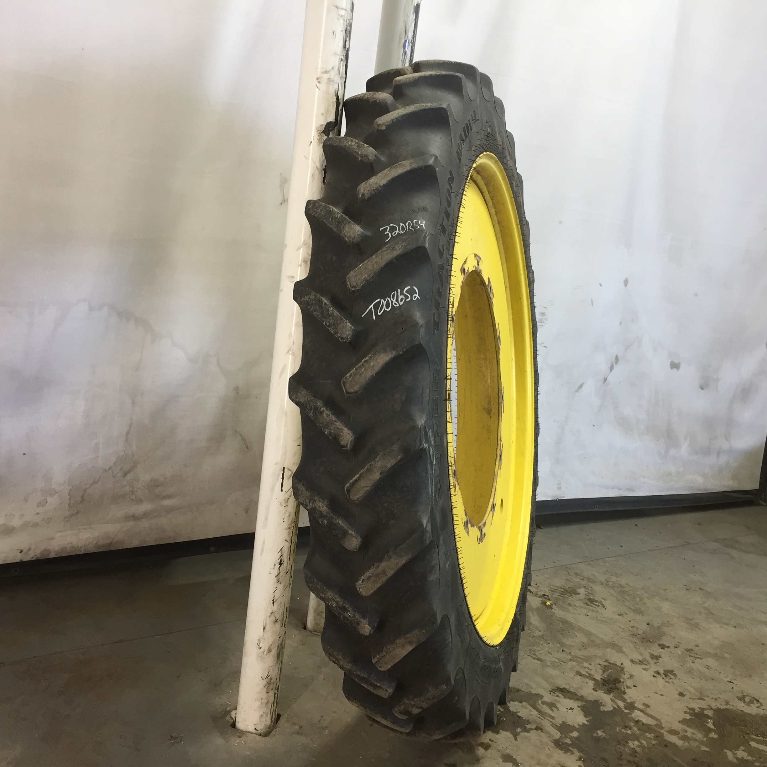 320/90R54 Goodyear Farm DT800 Super Traction R-1W Tire RT008652