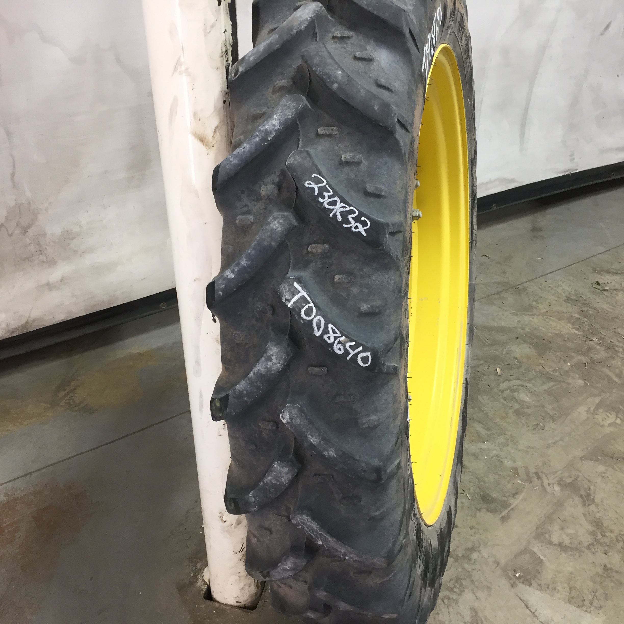 230/95R32 Kleber Super 3 R-1W Tire RT008640