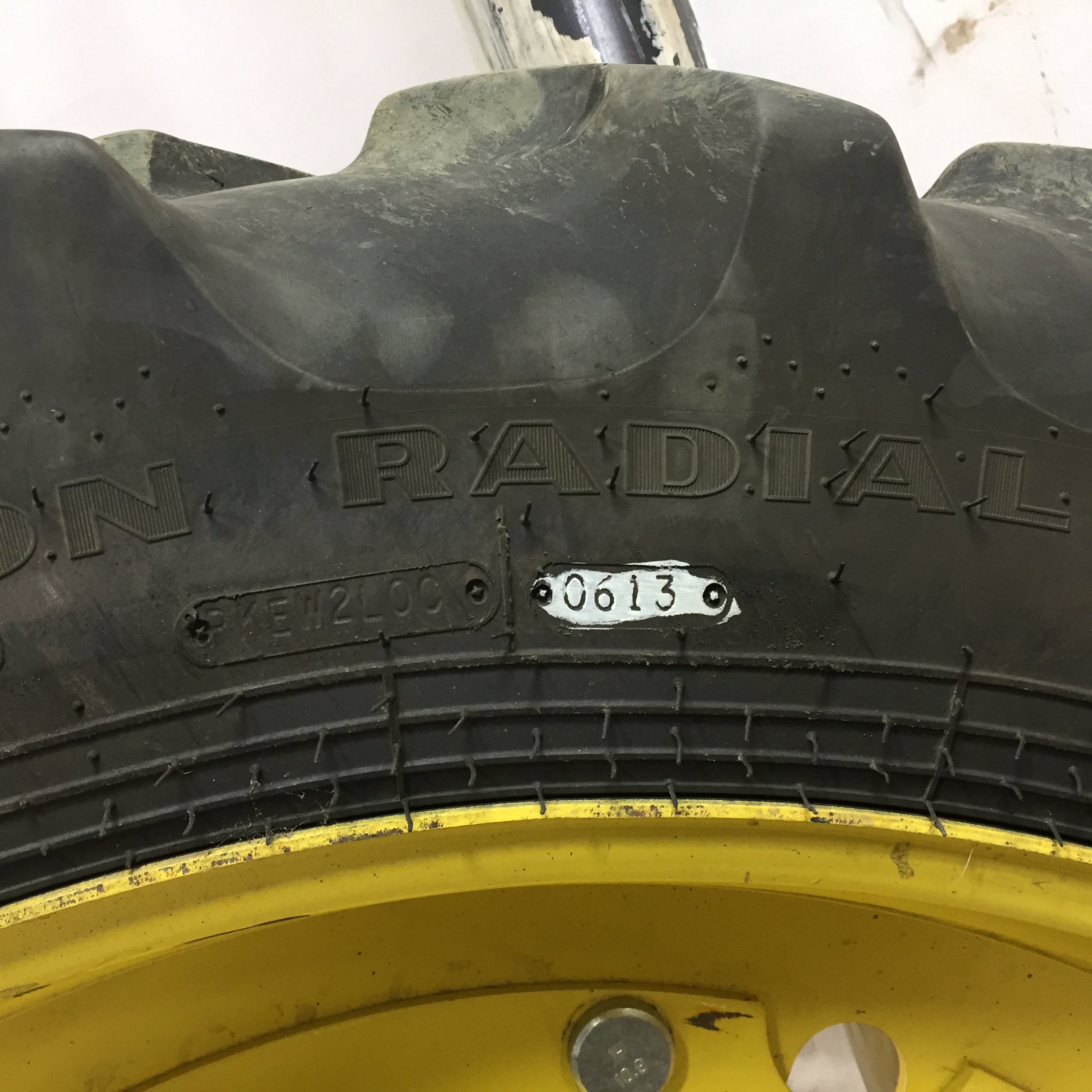 320/80R42 Goodyear Farm DT800 Super Traction R-1W Stub Disc Tire-Wheel Assembly T008644