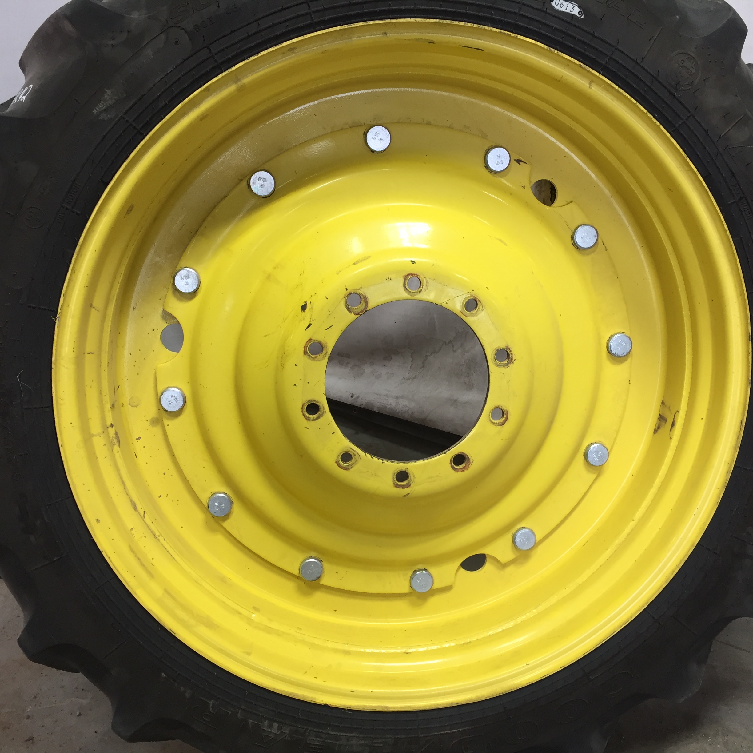 320/80R42 Goodyear Farm DT800 Super Traction R-1W Stub Disc Tire-Wheel Assembly T008644