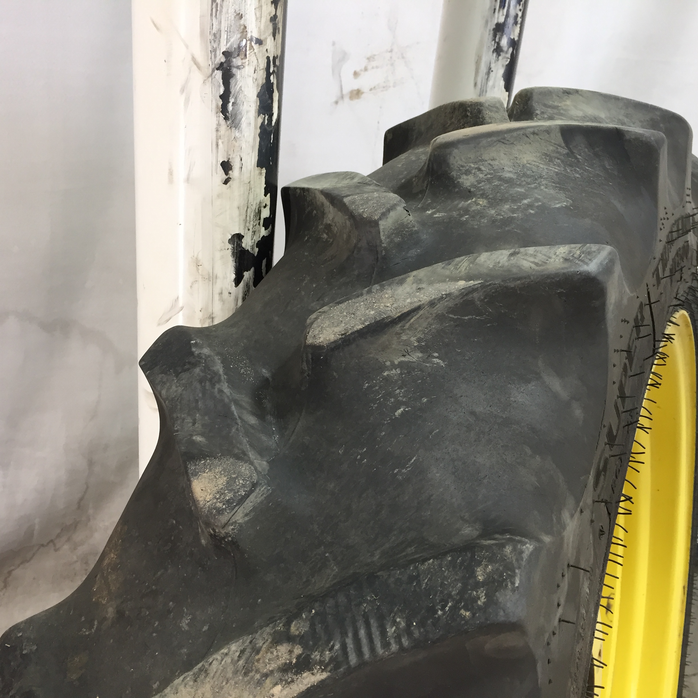 320/80R42 Goodyear Farm DT800 Super Traction R-1W Tire RT008644