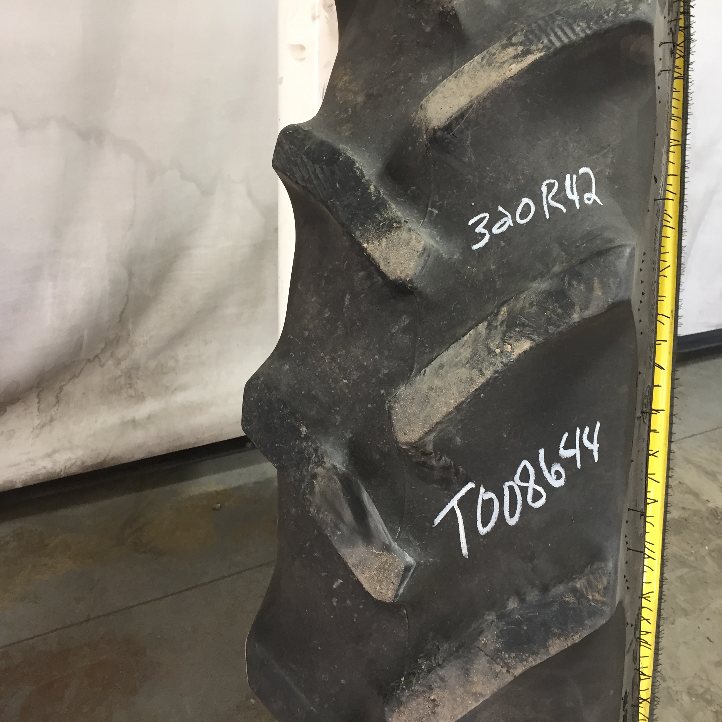 320/80R42 Goodyear Farm DT800 Super Traction R-1W Tire RT008644