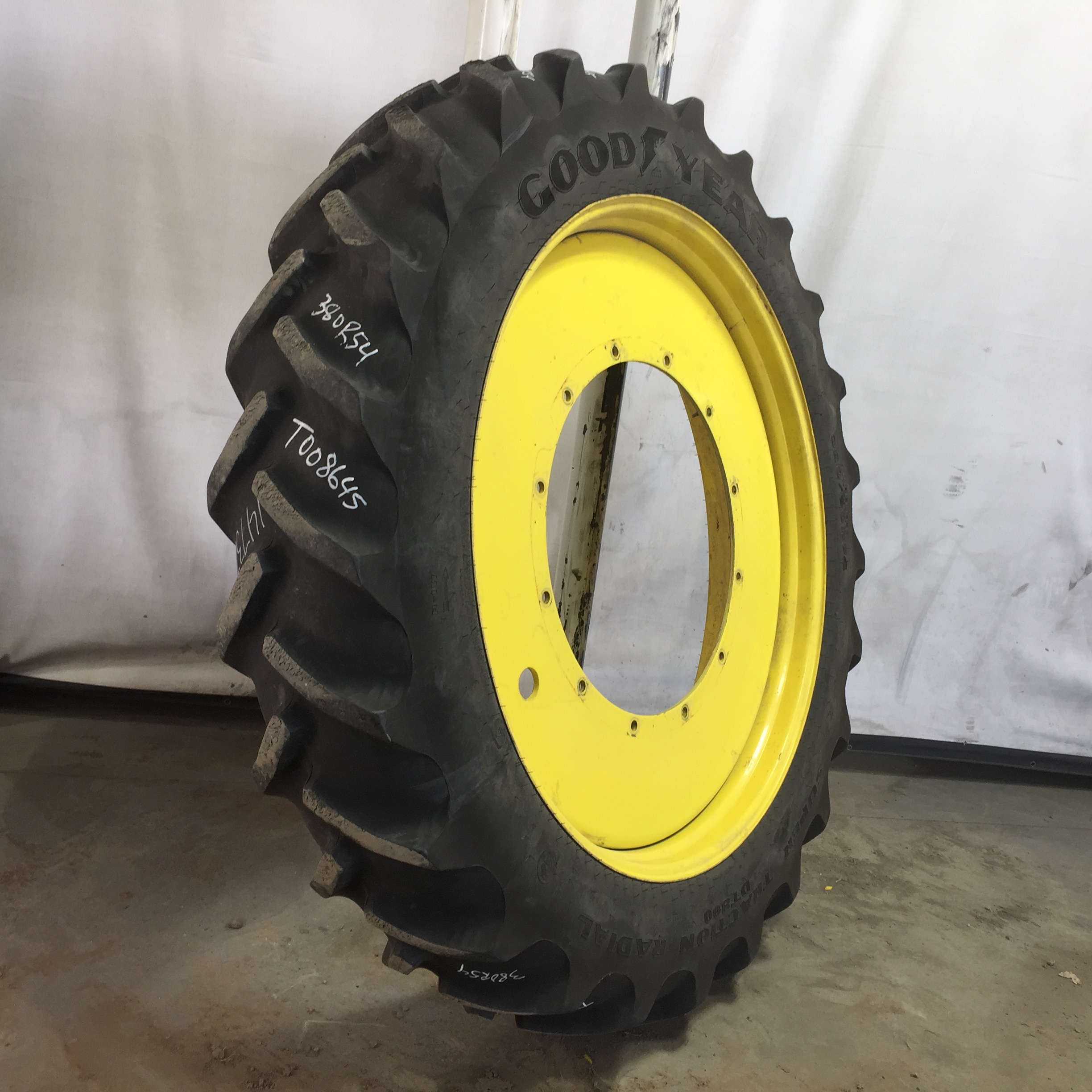 380/90R54 Goodyear Farm DT800 Super Traction R-1W Tire-Wheel Assembly T008645