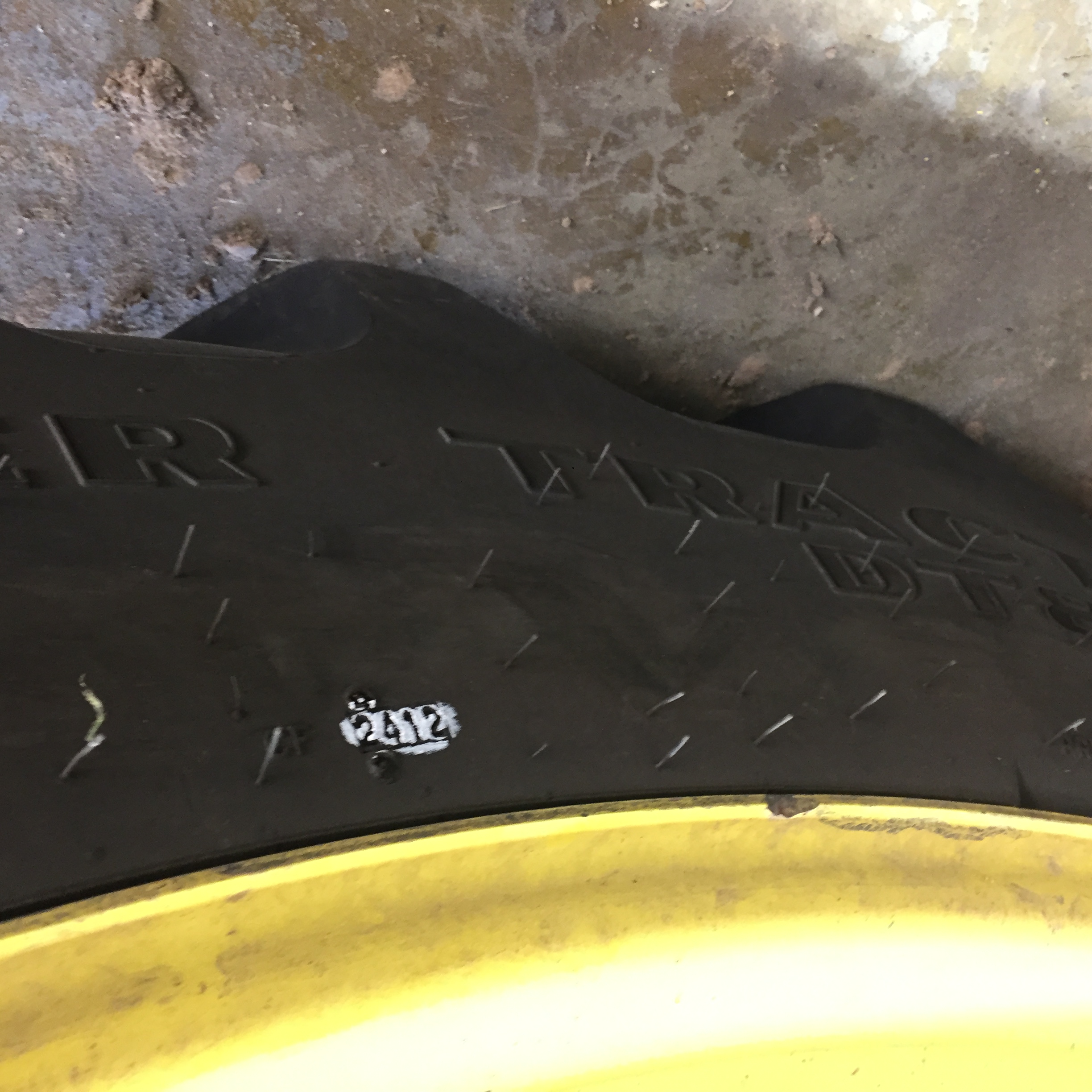 380/90R54 Goodyear Farm DT800 Super Traction R-1W Tire-Wheel Assembly T008645