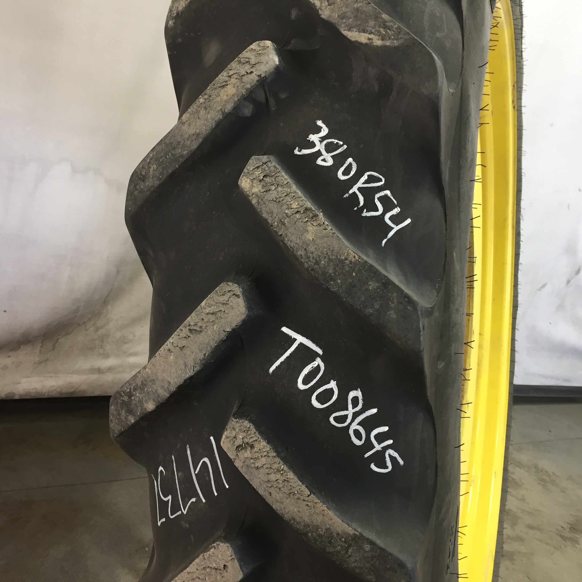 380/90R54 Goodyear Farm DT800 Super Traction R-1W Tire RT008645