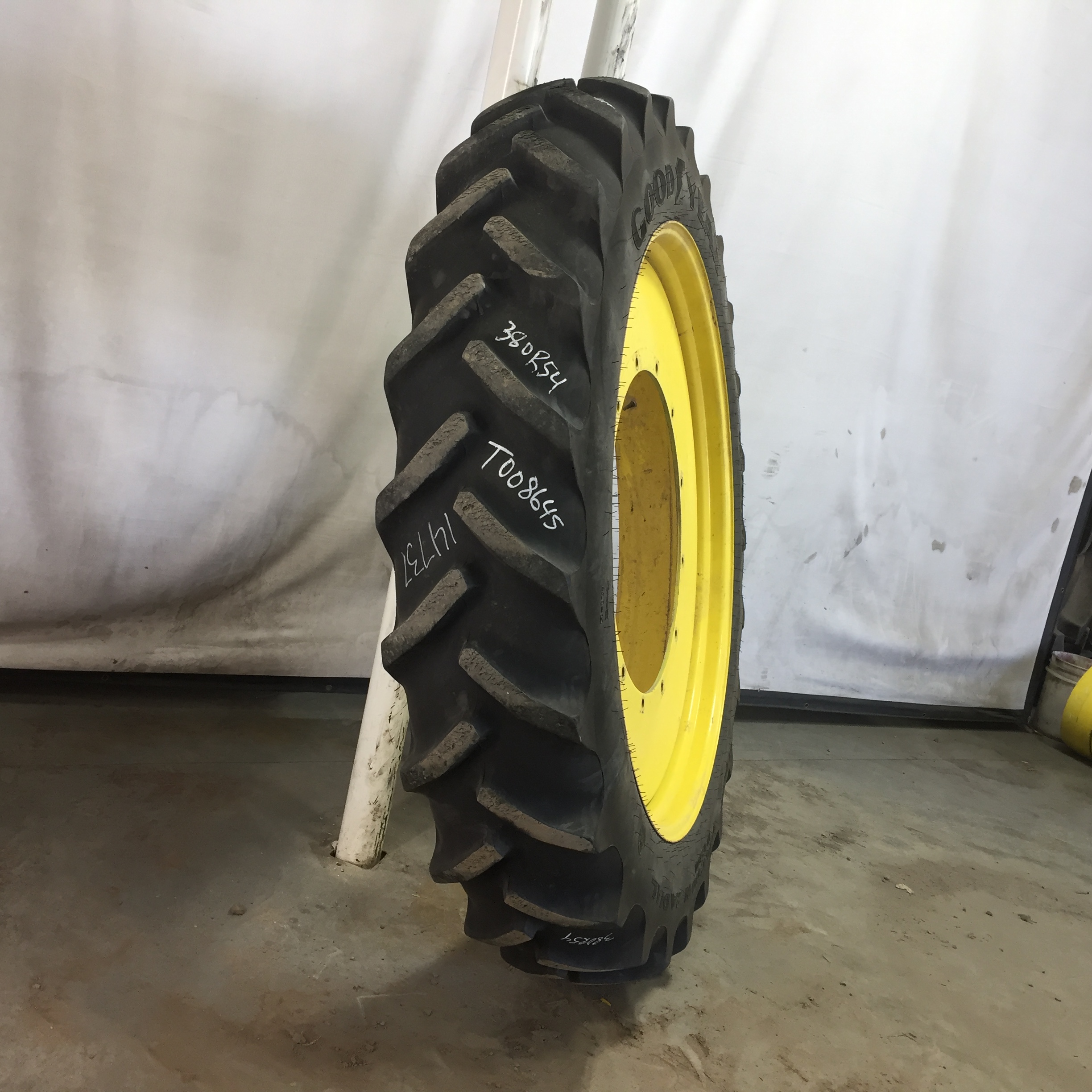 380/90R54 Goodyear Farm DT800 Super Traction R-1W Tire RT008645