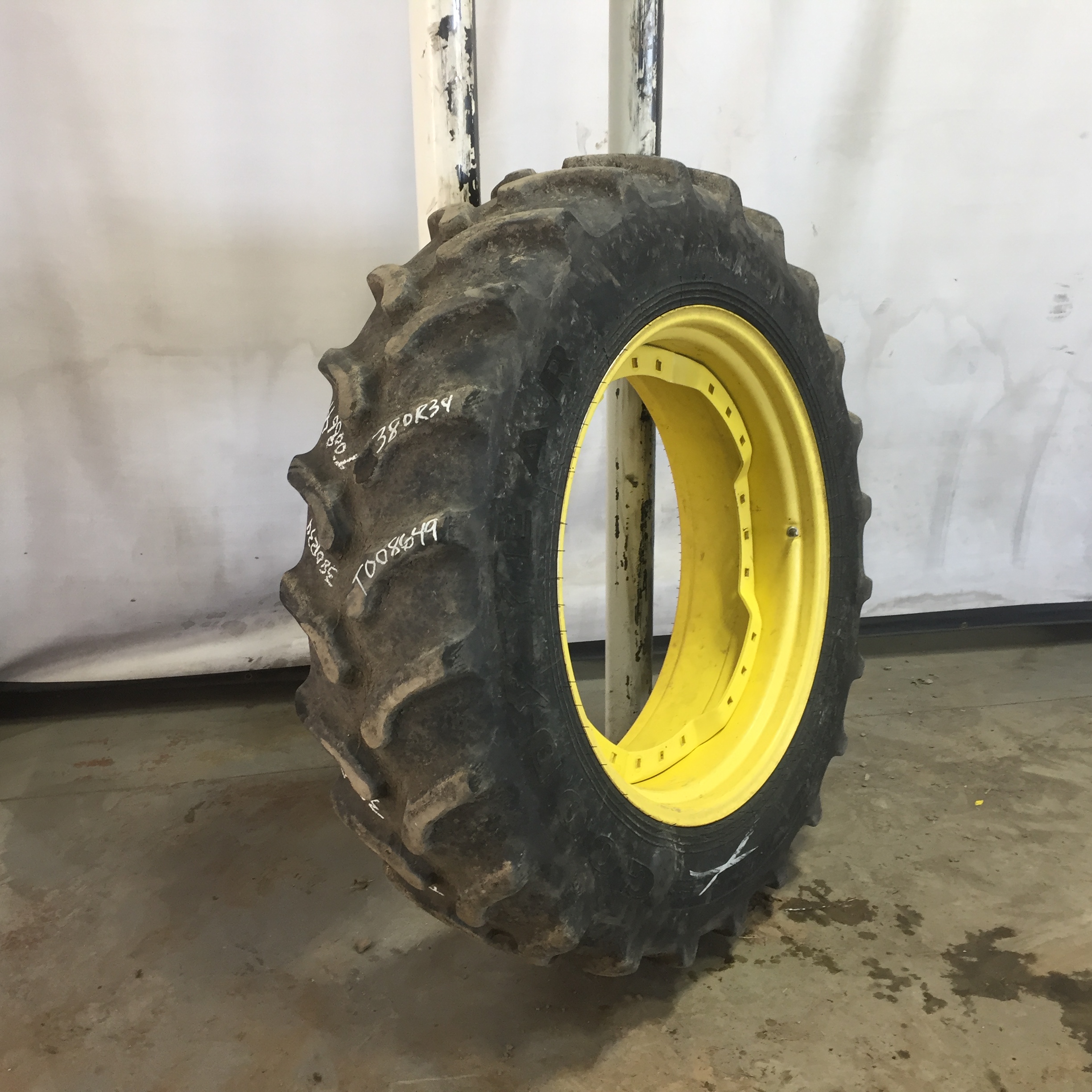 380/85R34 Goodyear Farm UltraTorque Radial R-1 Tire-Wheel Assembly T008649