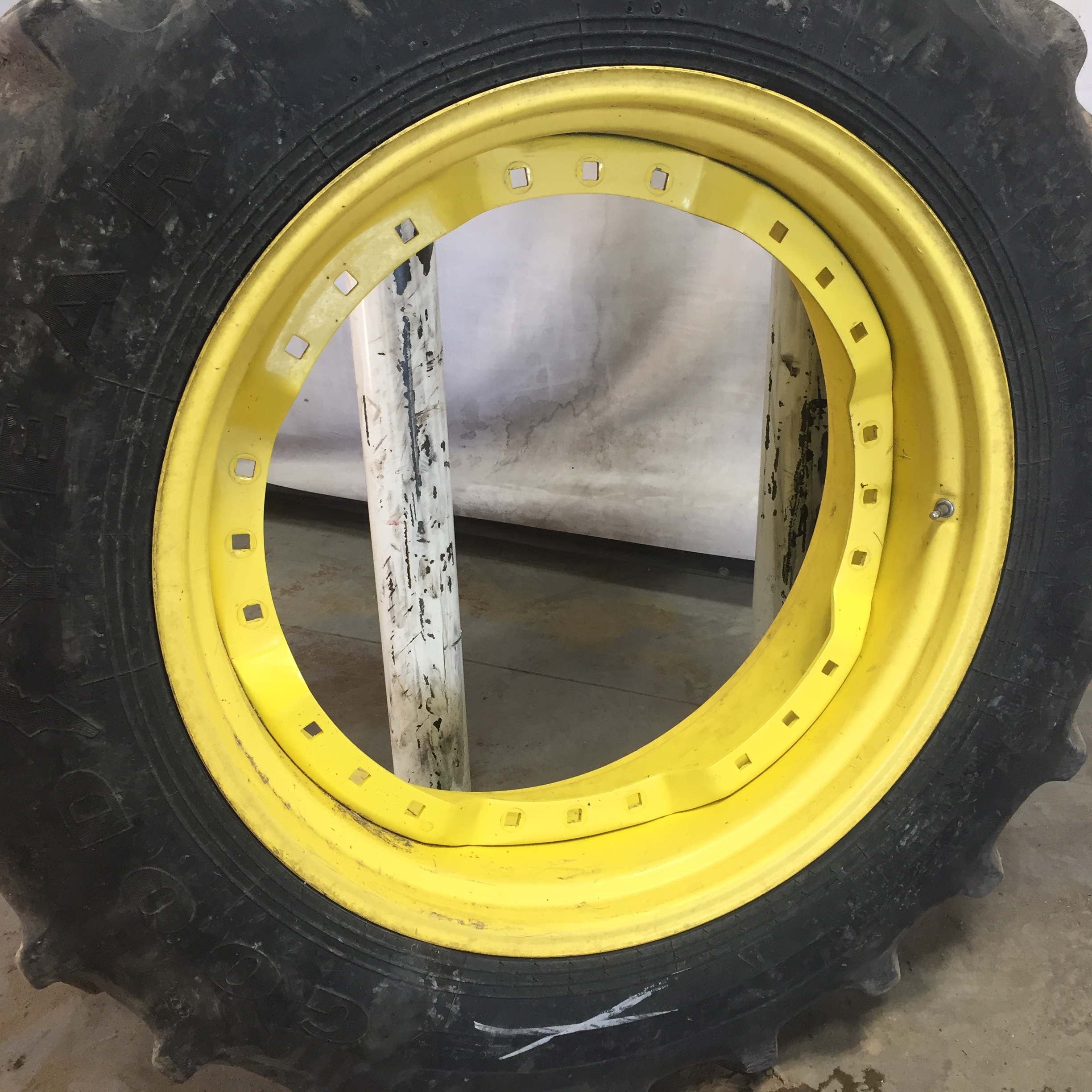 380/85R34 Goodyear Farm UltraTorque Radial R-1 Tire-Wheel Assembly T008649