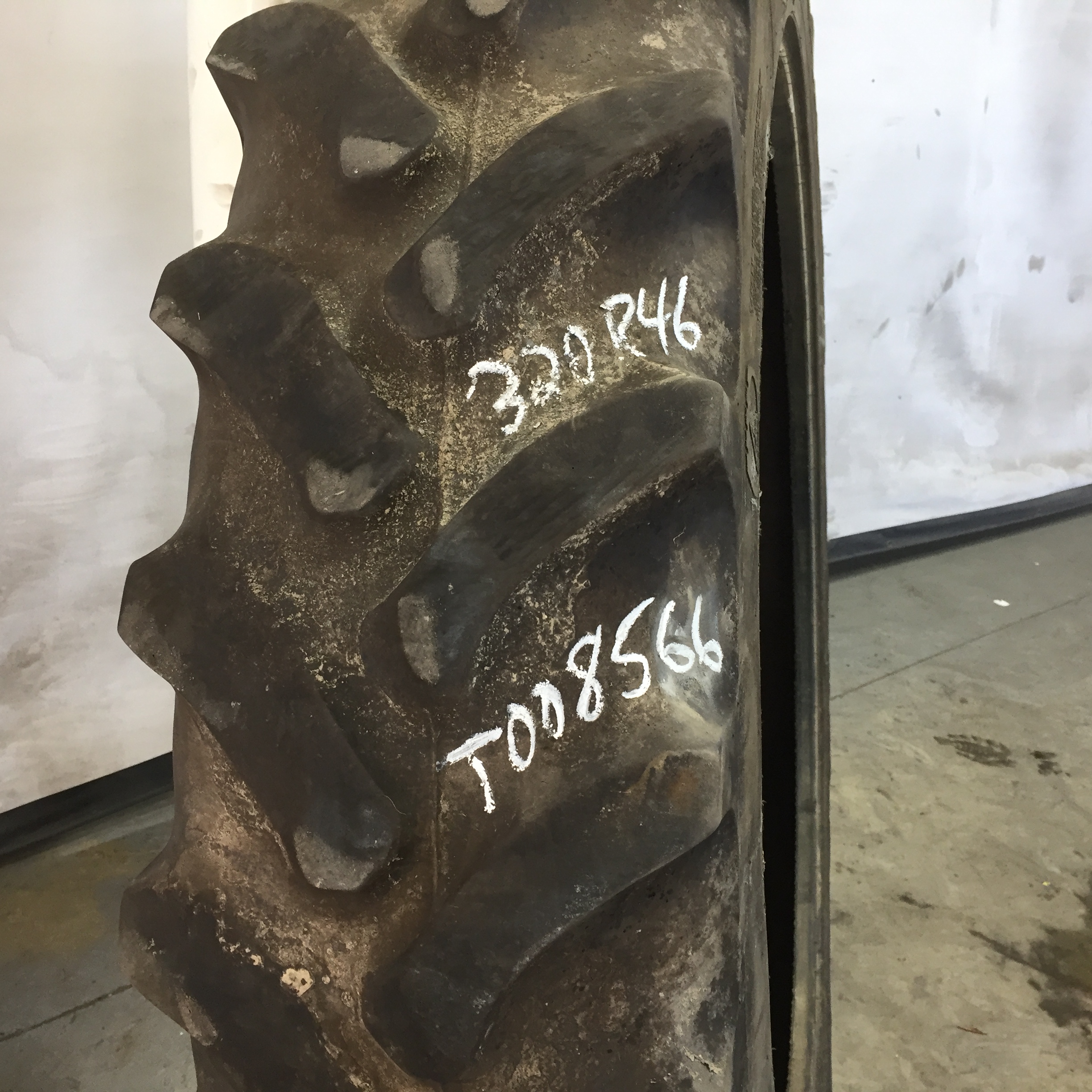 320/90R46 Firestone Radial 9000 R-1W Tire T00856