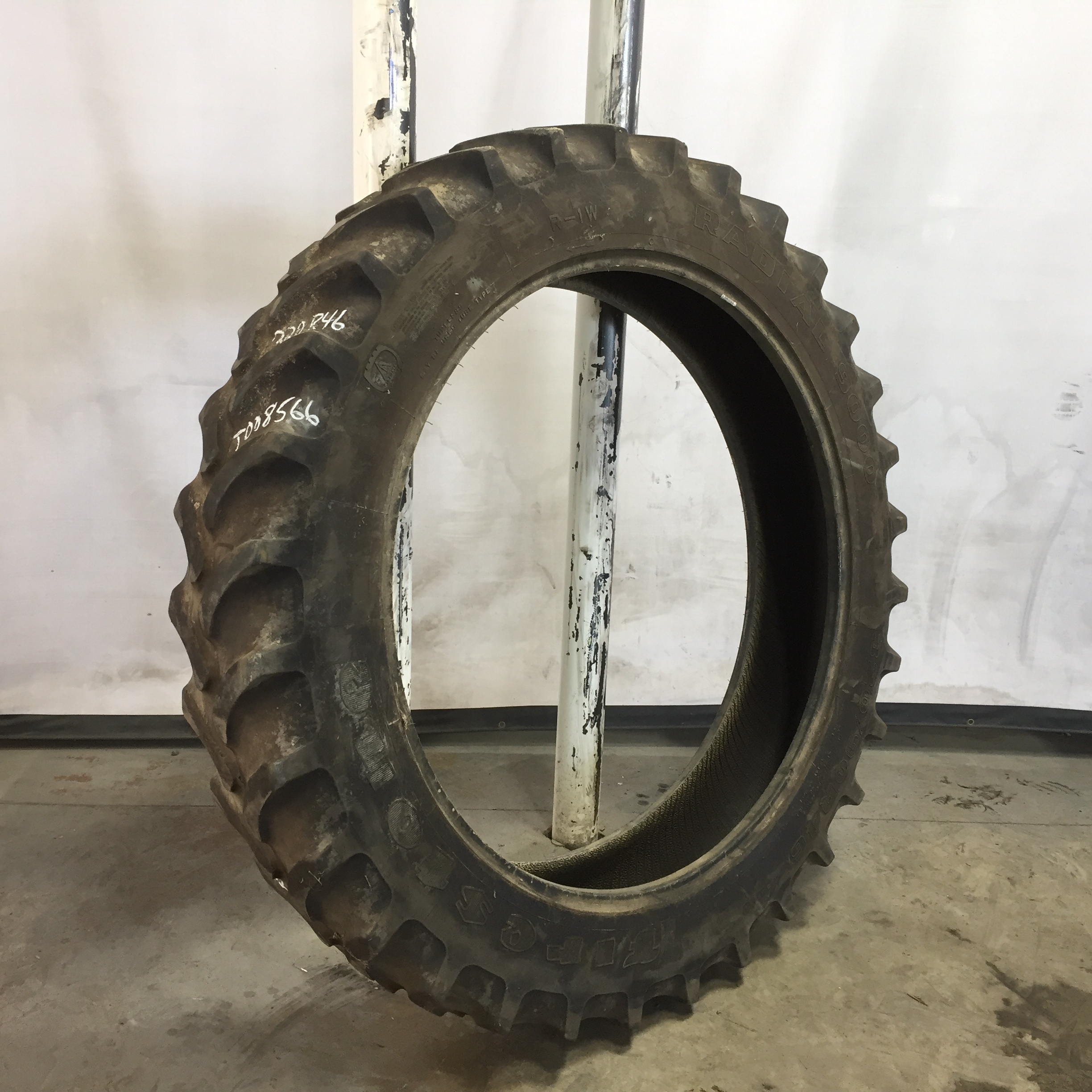 320/90R46 Firestone Radial 9000 R-1W Tire T00856