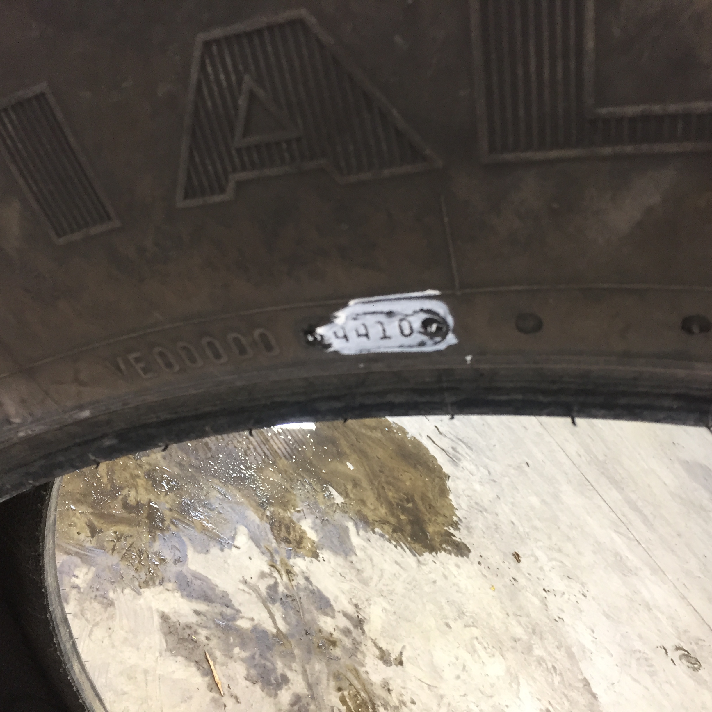 320/90R46 Firestone Radial 9000 R-1W Tire T00856