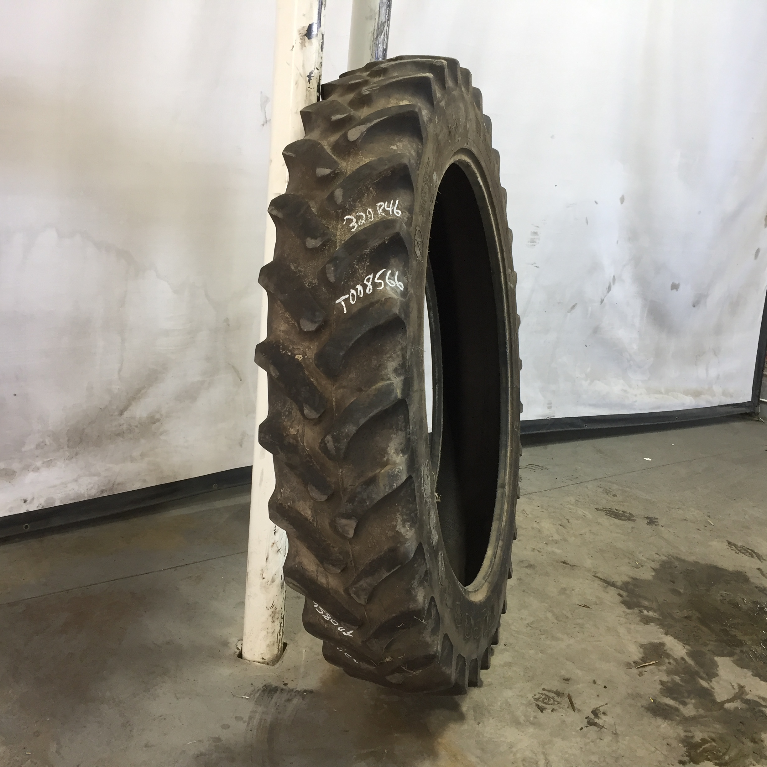 320/90R46 Firestone Radial 9000 R-1W Tire T00856