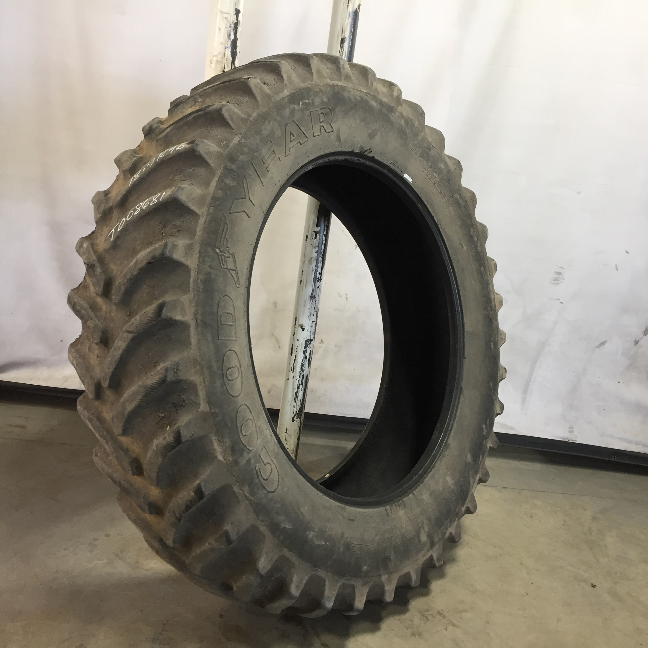 18.4/R46 Goodyear Farm Dyna Torque Radial R-1 Tire T008681