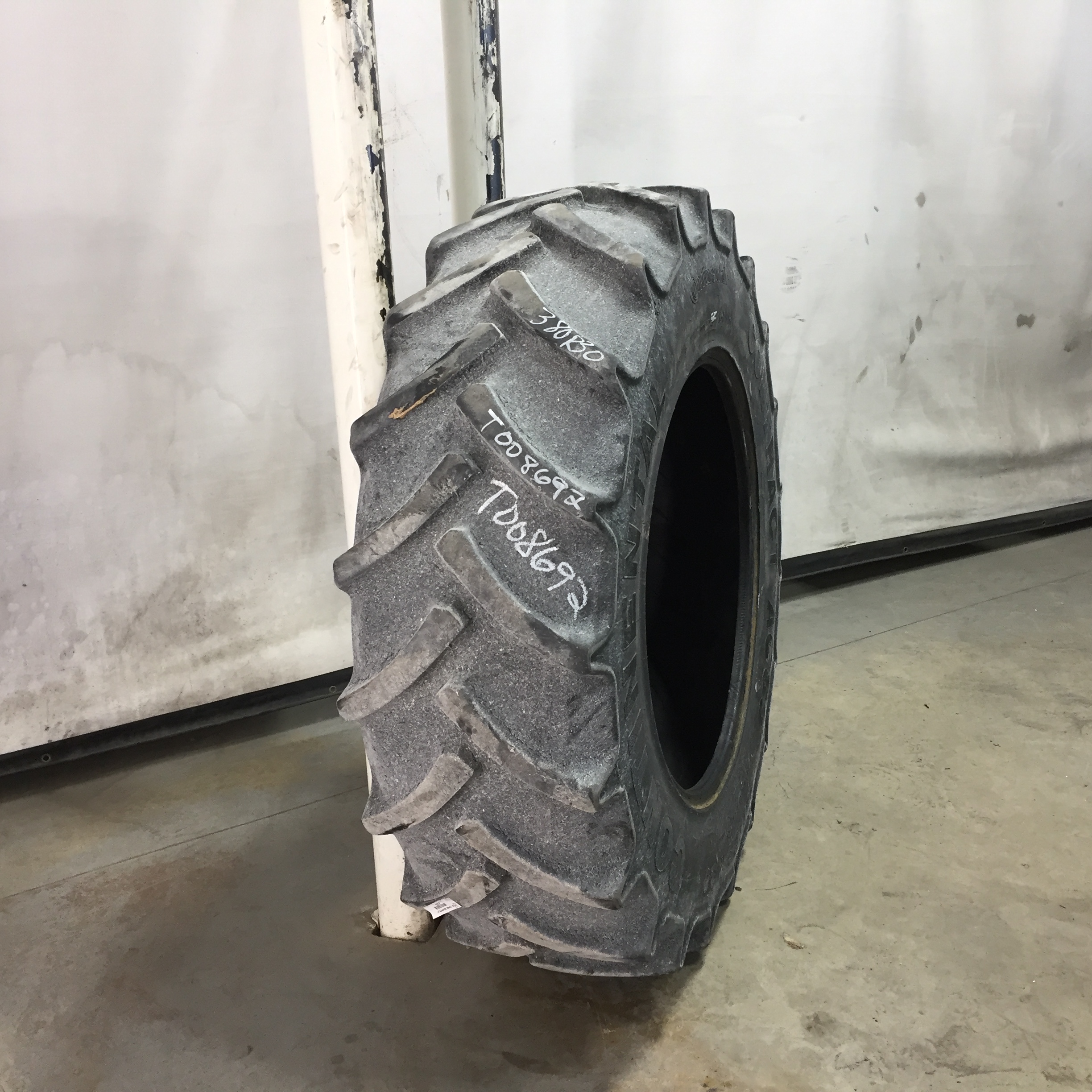 380/85R30 Continental AC85 Contract R-1W Tire T008692