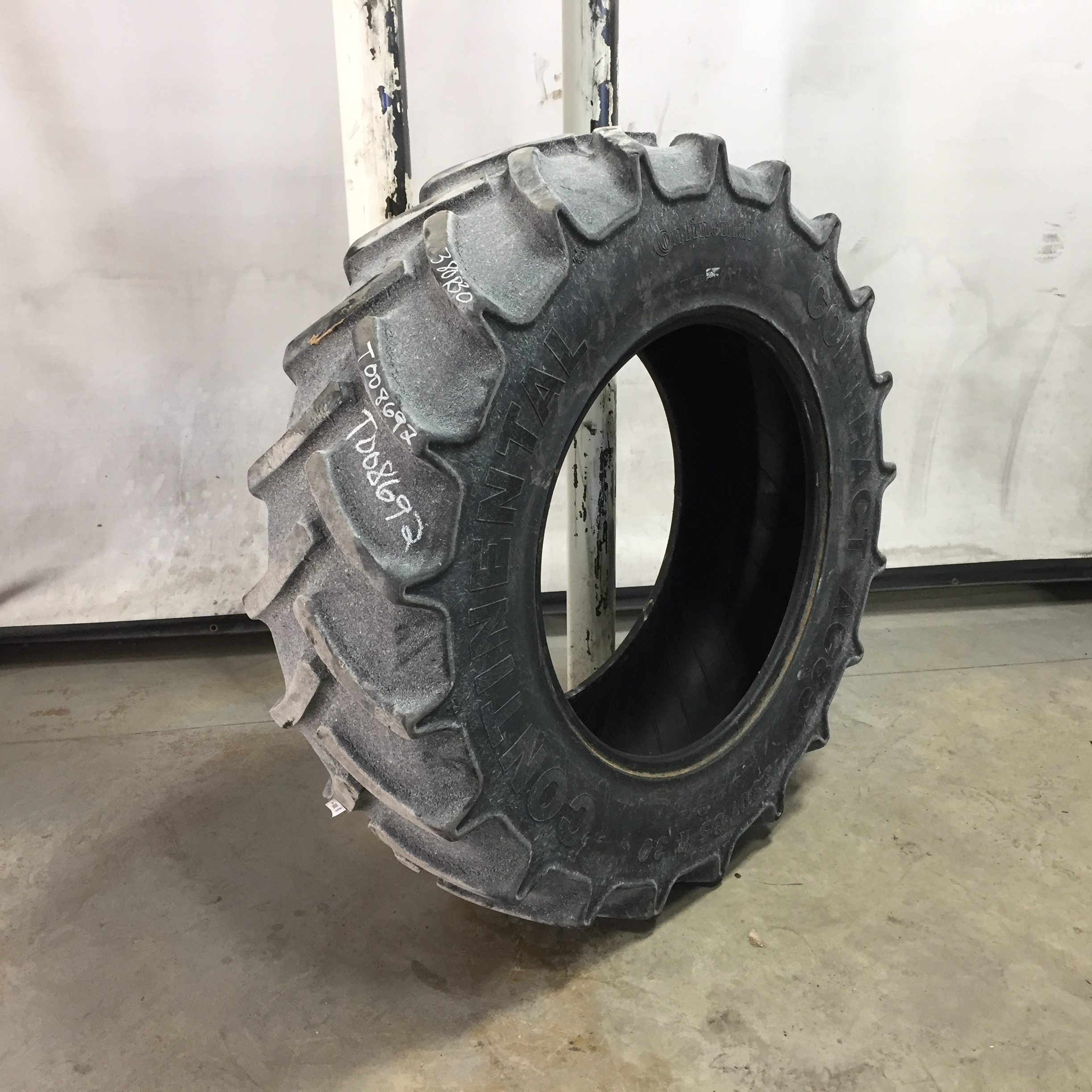 380/85R30 Continental AC85 Contract R-1W Tire T008692
