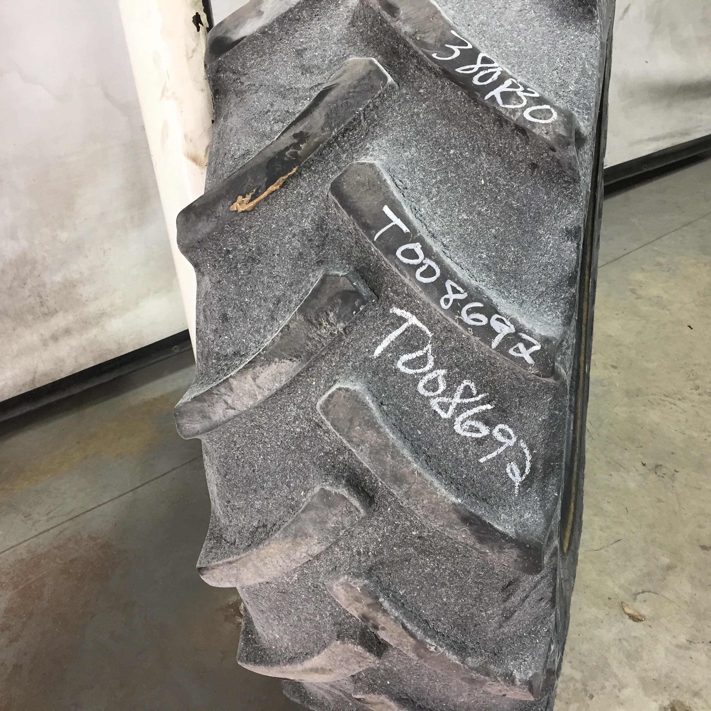 380/85R30 Continental AC85 Contract R-1W Tire T008692