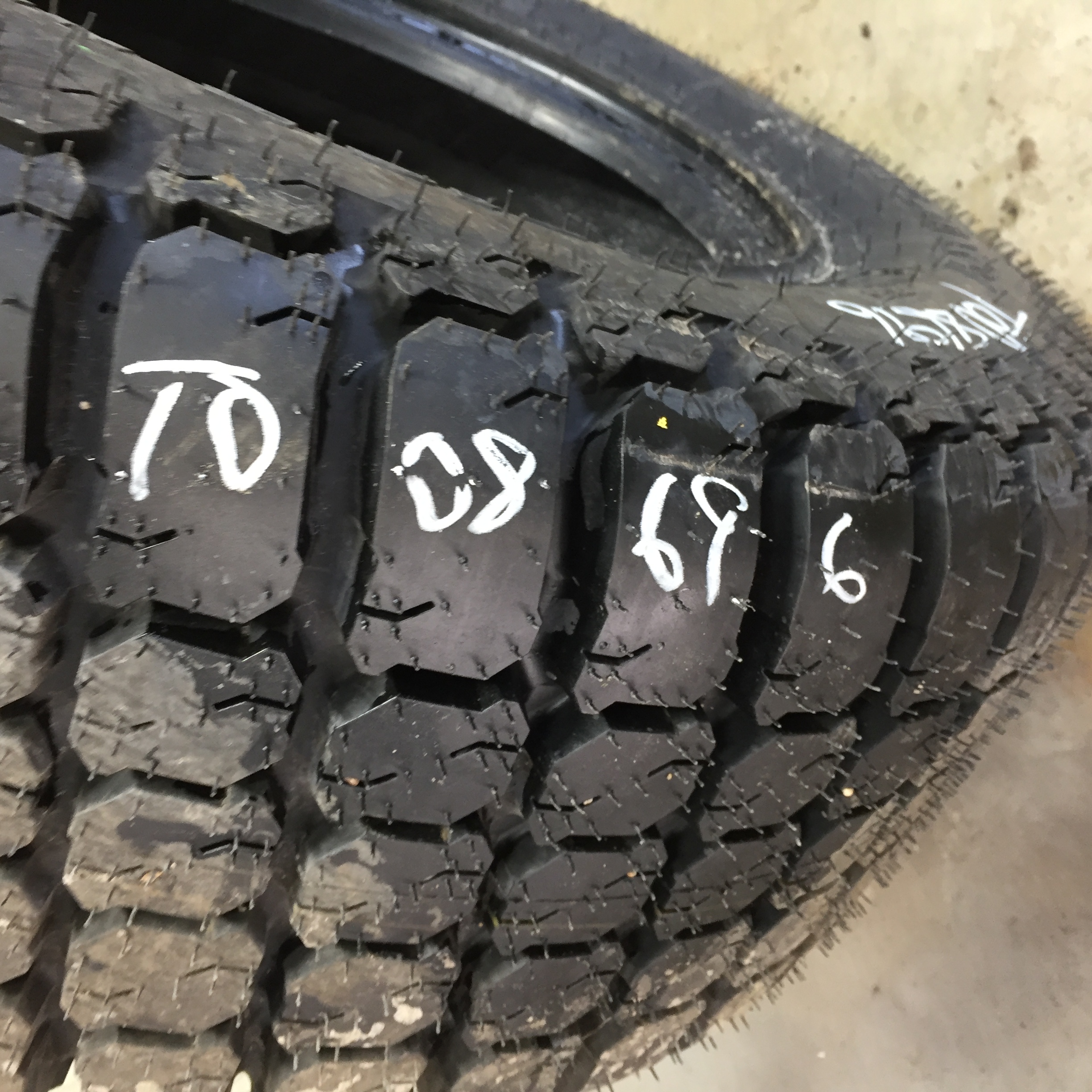 12/-16.5 Galaxy Mighty Mow R-3 Tire T008696