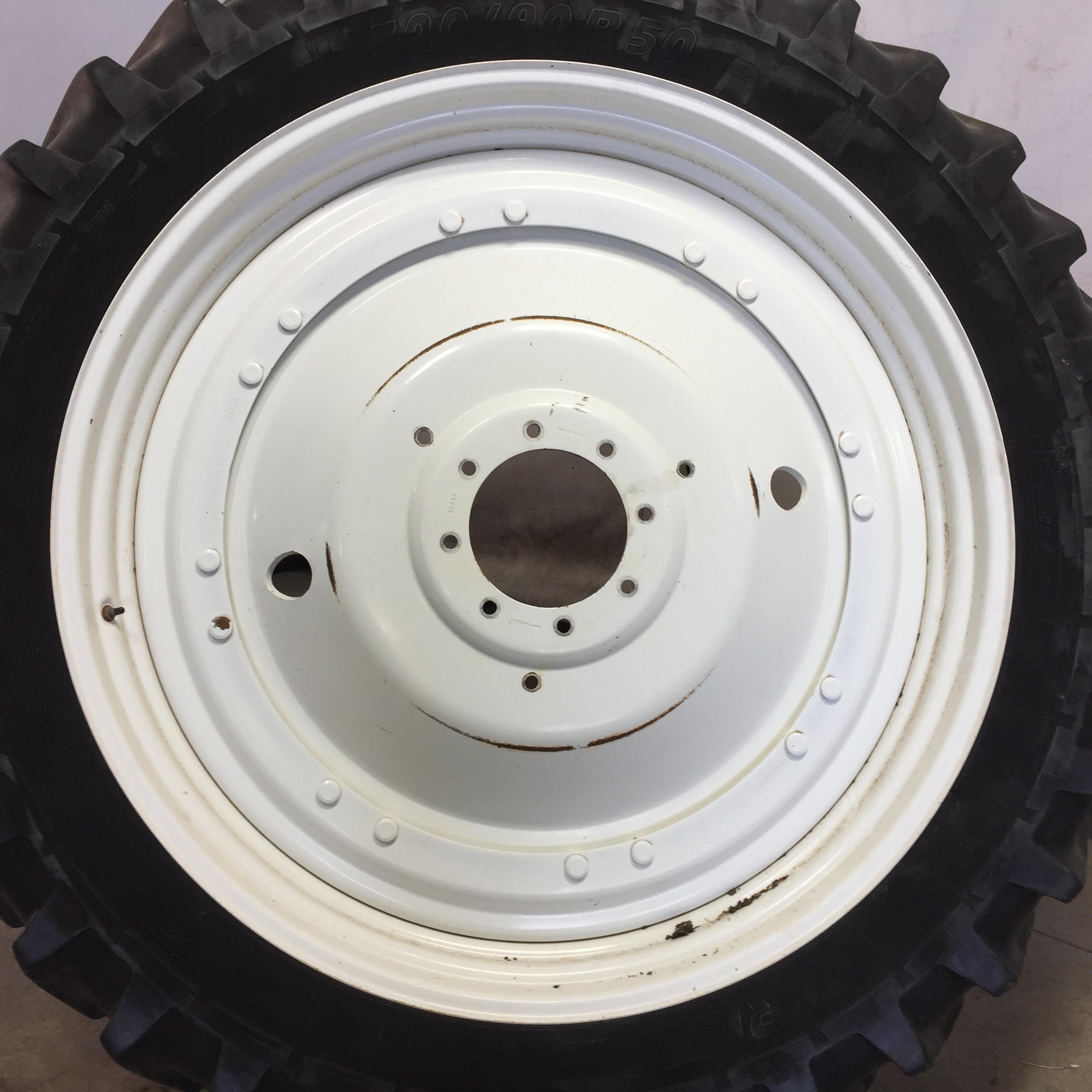 320/90R50 Michelin AgriBib Row Crop R-1W Stub Disc (groups of 2 bolts) Tire-Wheel Assembly T008688