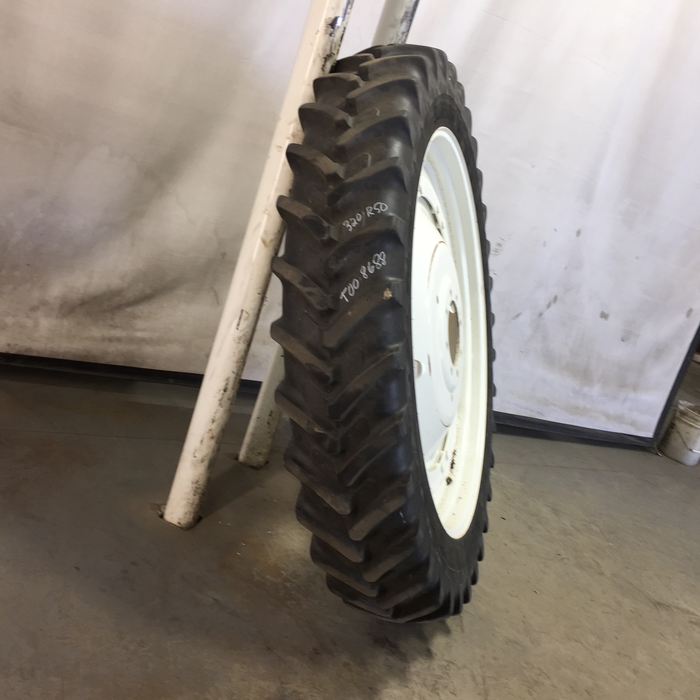 320/90R50 Michelin AgriBib Row Crop R-1W Tire RT008688