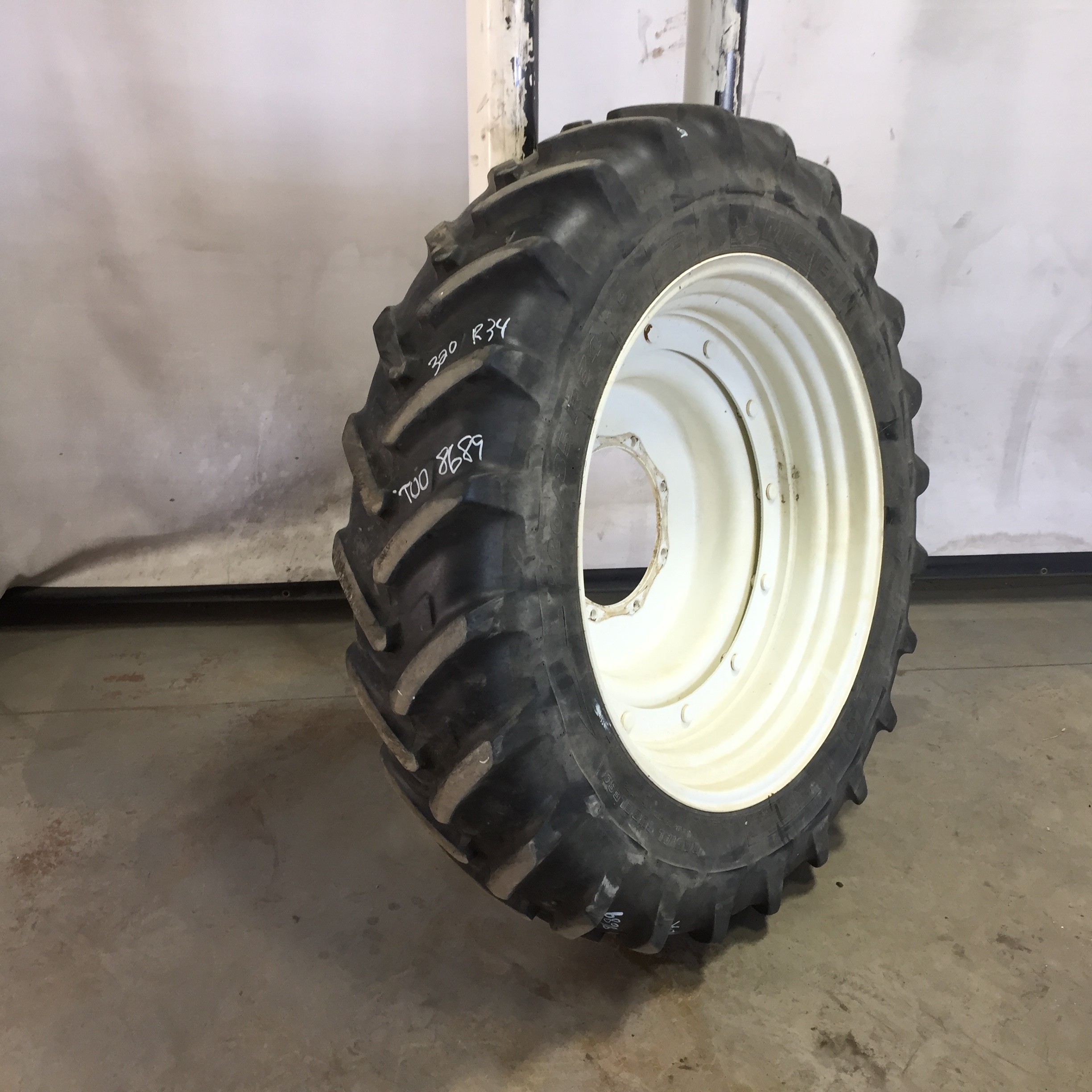 320/85R34 Michelin AgriBib R-1W Stub Disc Tire-Wheel Assembly T008689