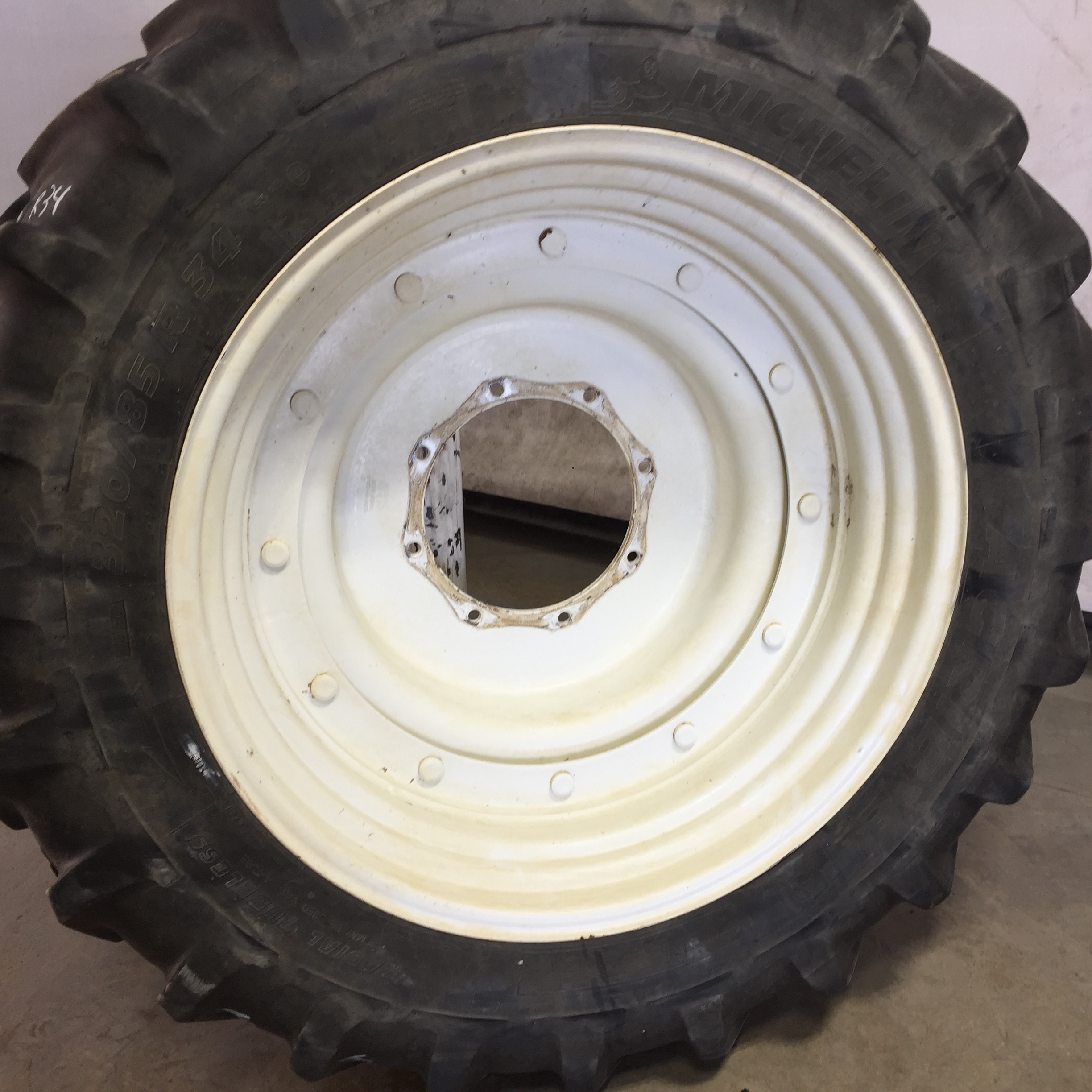 320/85R34 Michelin AgriBib R-1W Stub Disc Tire-Wheel Assembly T008689