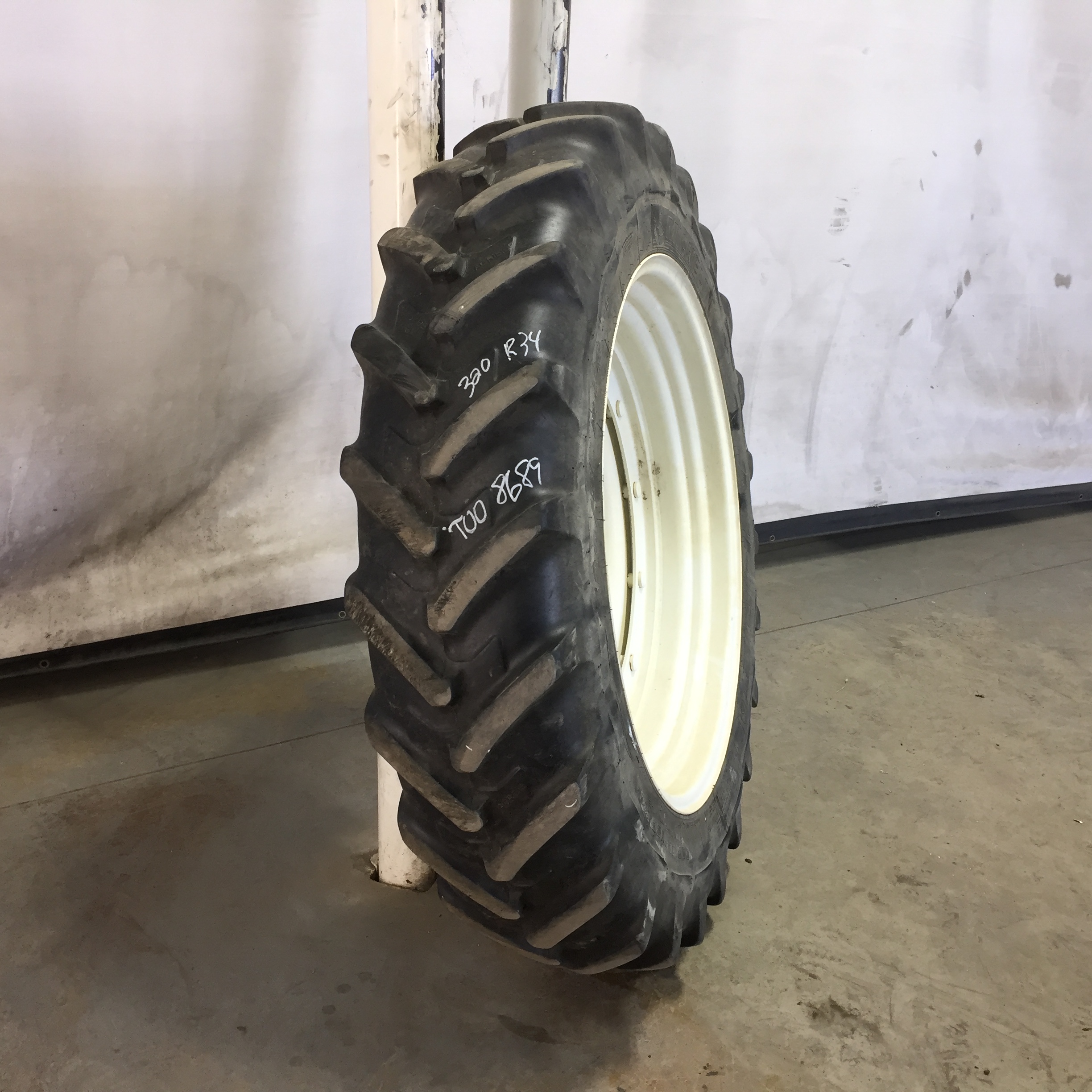 320/85R34 Michelin AgriBib R-1W Tire RT008689