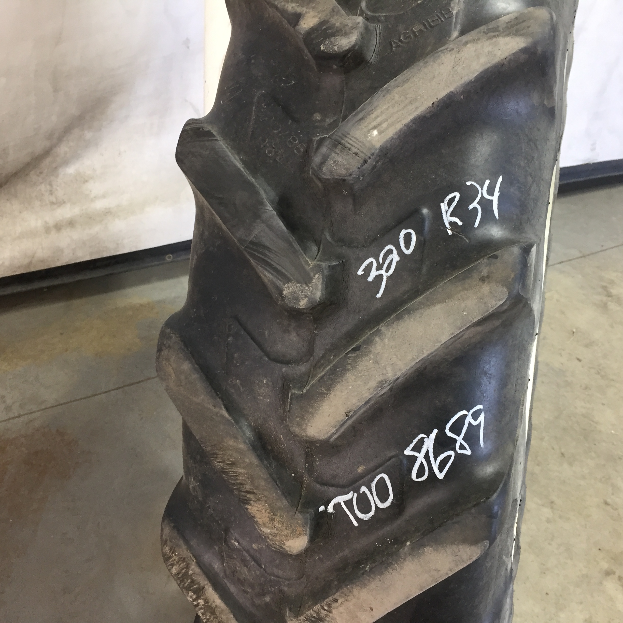 320/85R34 Michelin AgriBib R-1W Tire RT008689