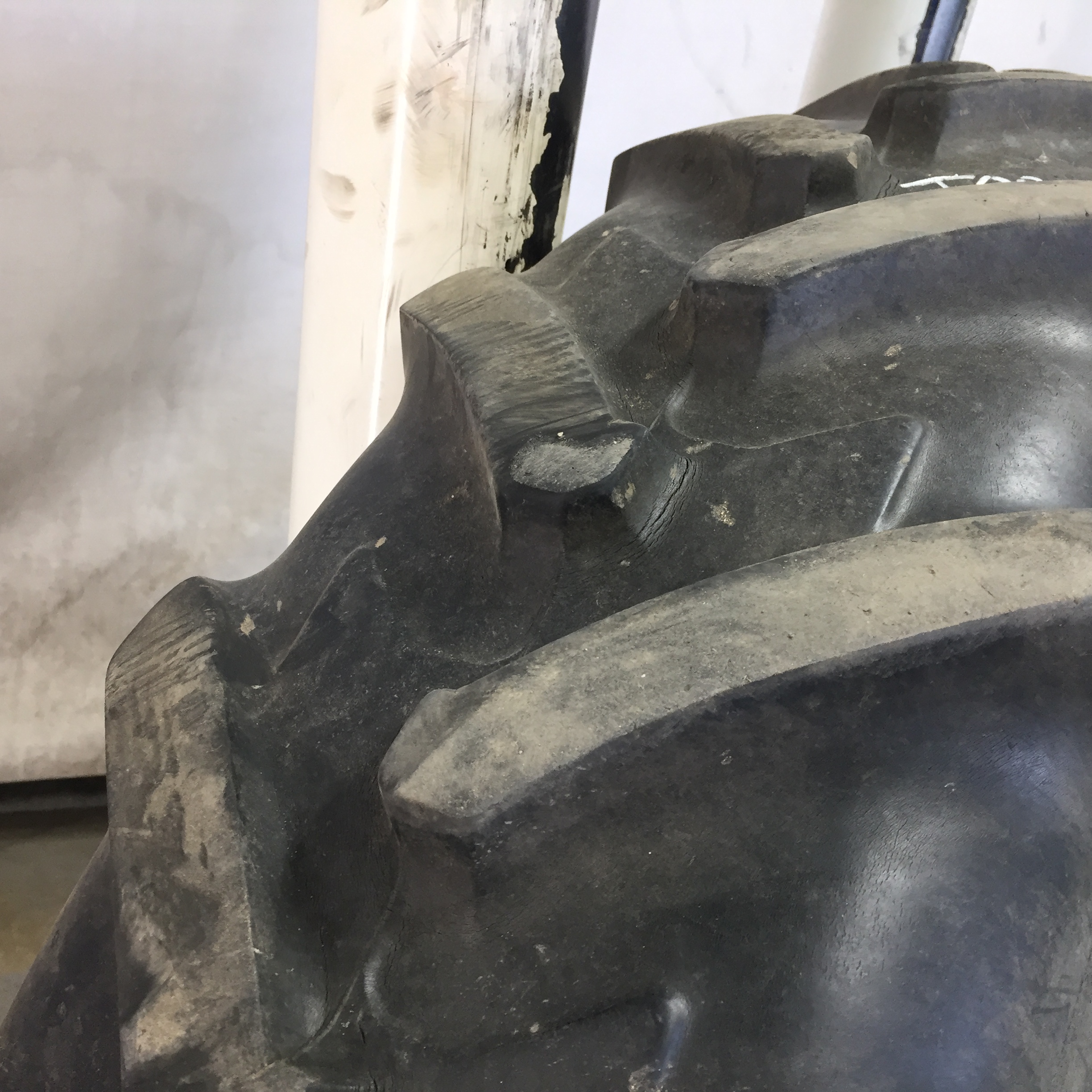 320/85R34 Michelin AgriBib R-1W Tire RT008689