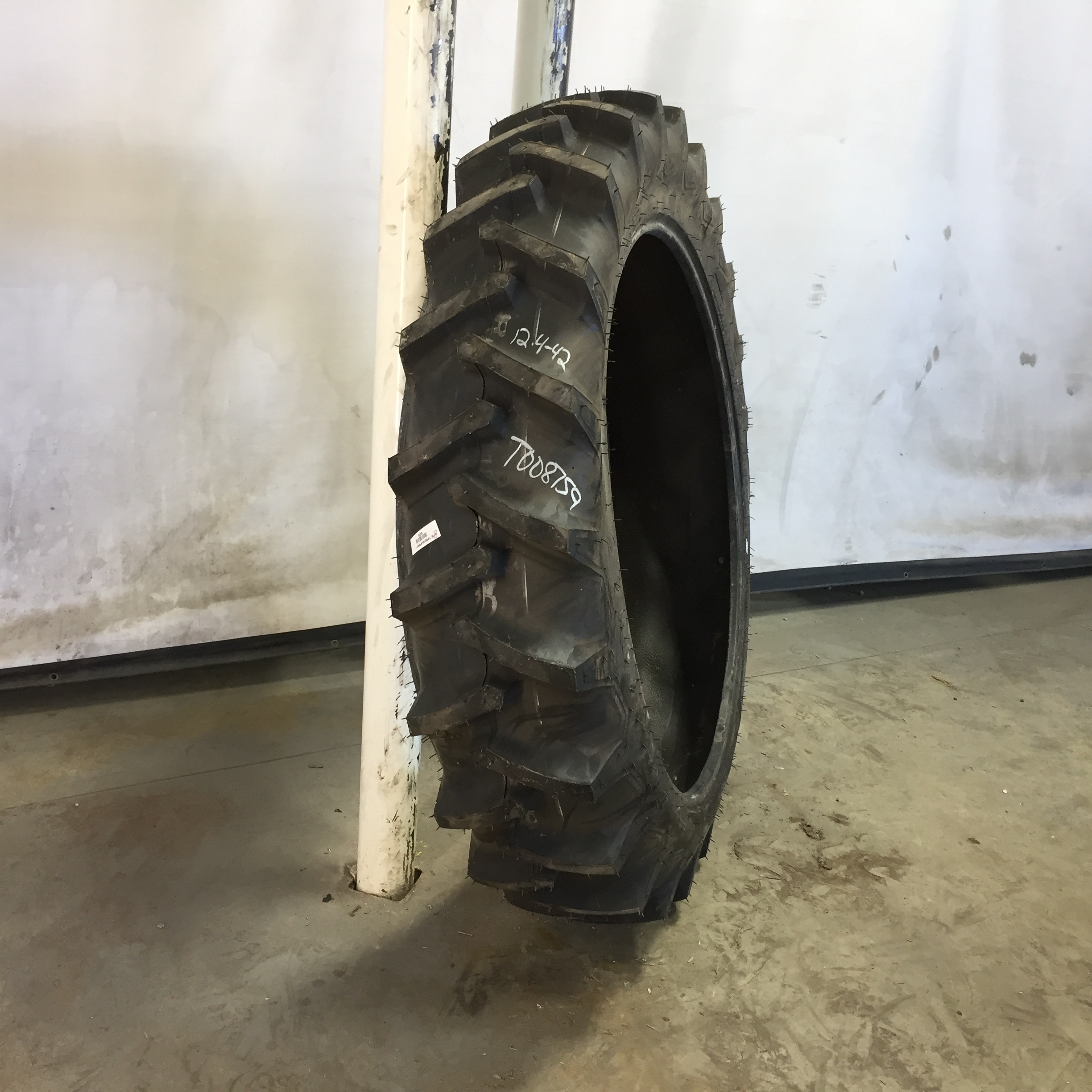 12.4/-42 Firestone Traction Field & Road R-1 Tire T008759