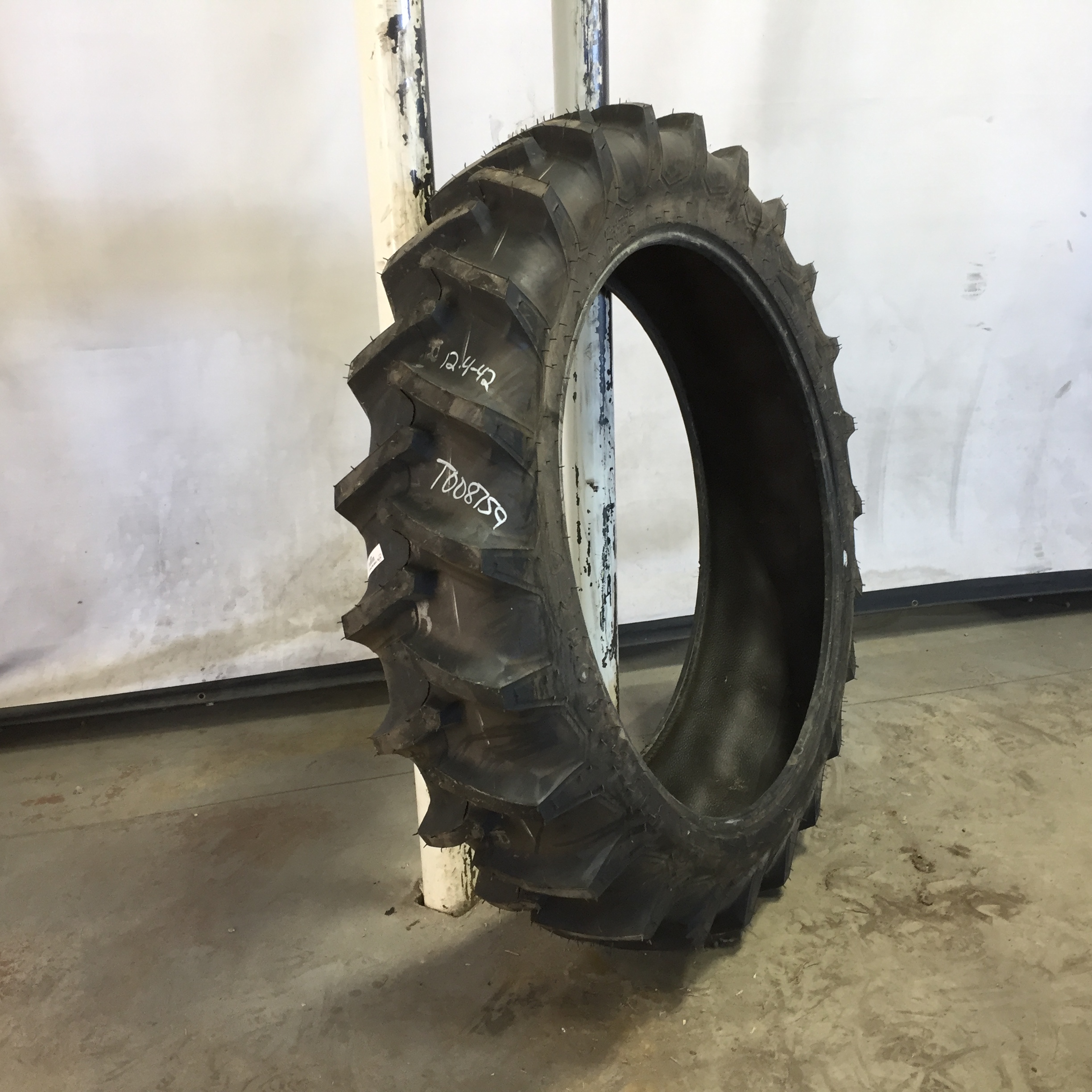 12.4/-42 Firestone Traction Field & Road R-1 Tire T008759