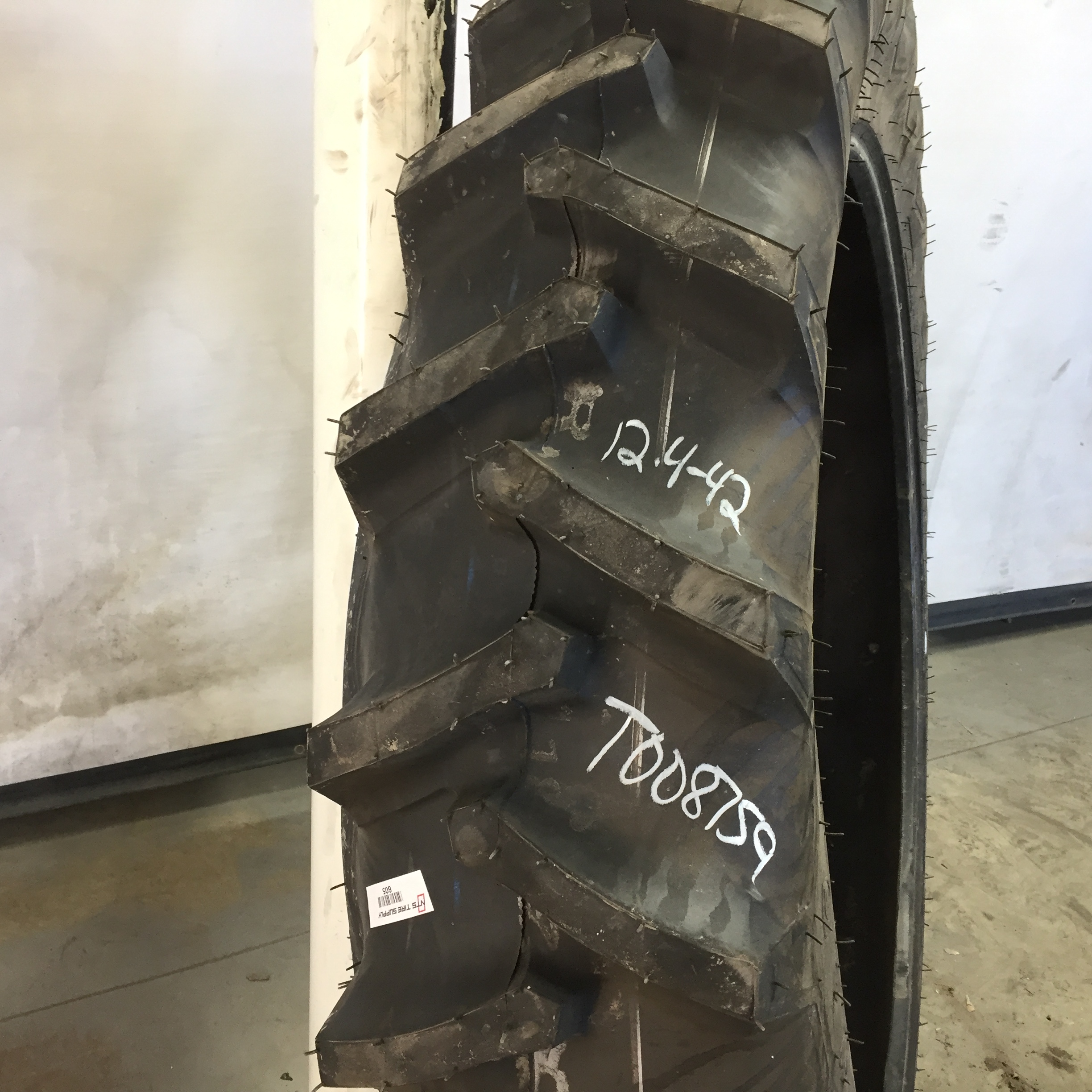 12.4/-42 Firestone Traction Field & Road R-1 Tire T008759