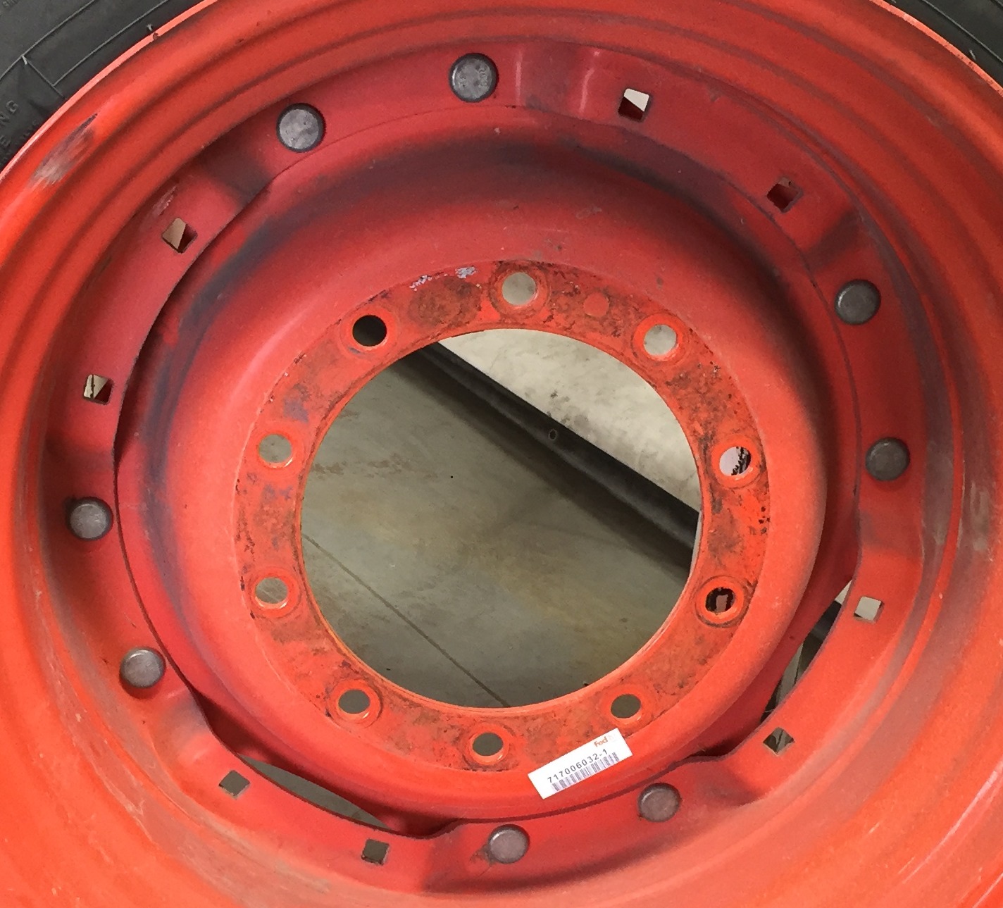 28''-30'' Waffle Wheel (Groups of 2 bolts) Rim Center WT008691CTR