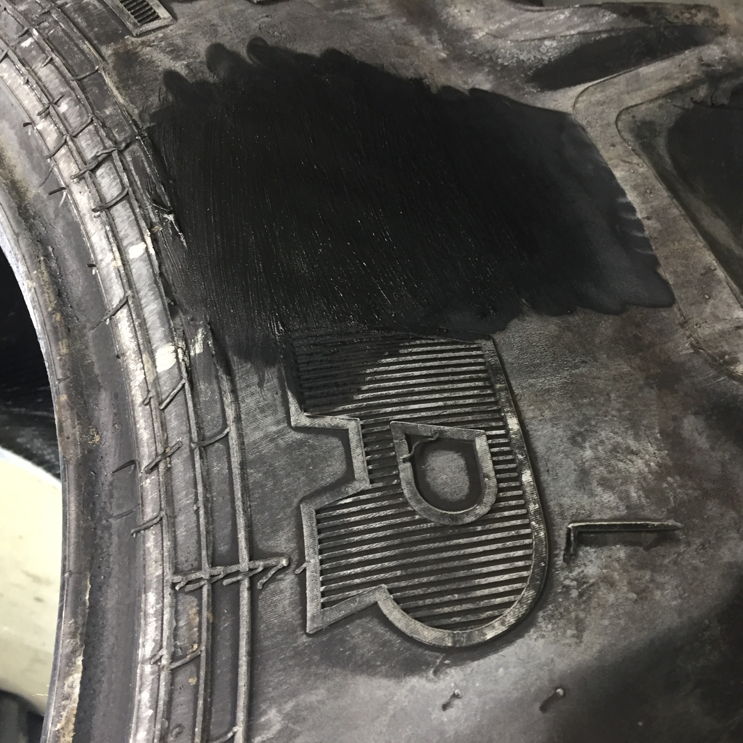 600/65R28 Goodyear Farm DT824 Optitrac R-1W Tire T008707