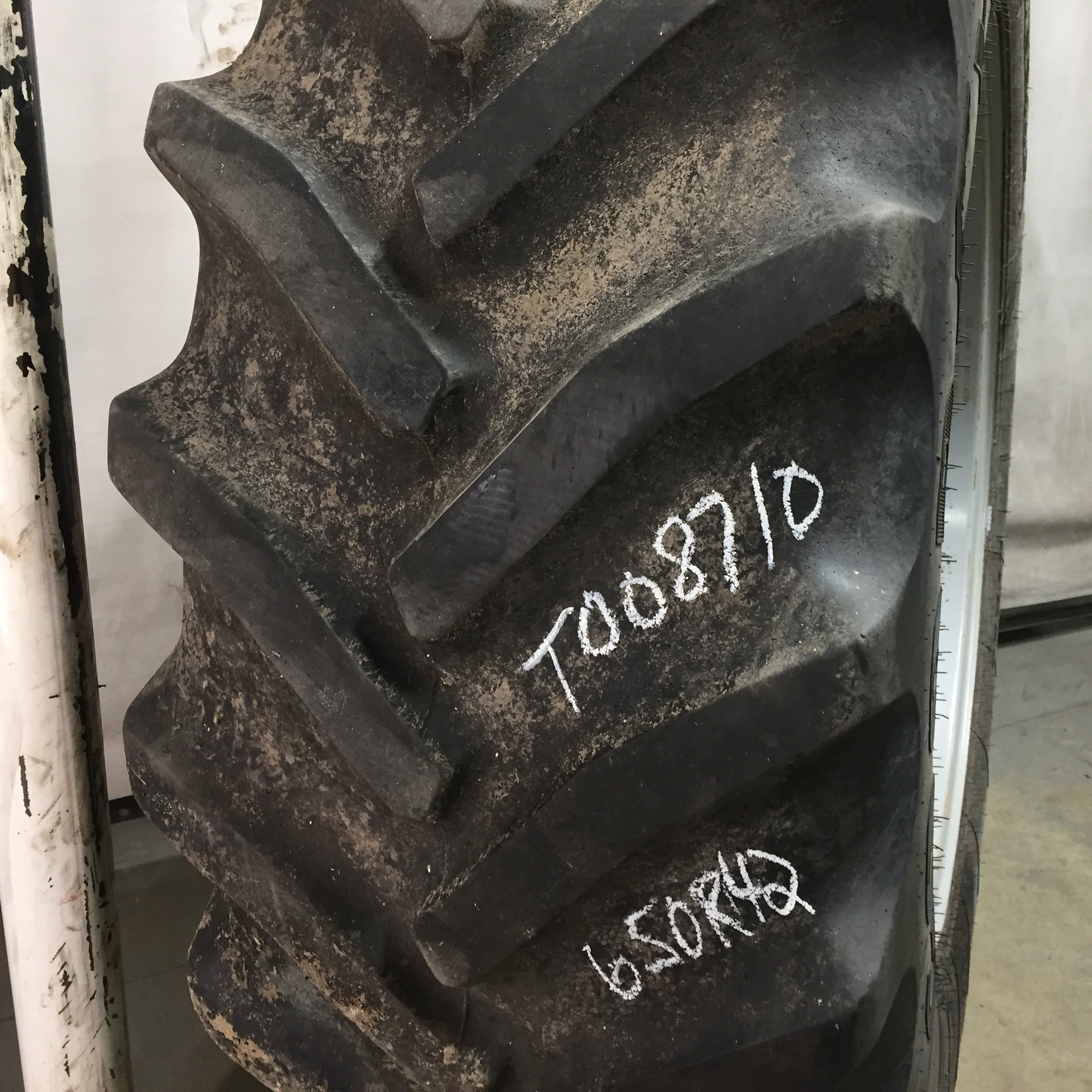 650/65R42 Goodyear Farm DT820 Super Traction R-1W Tire RT008710