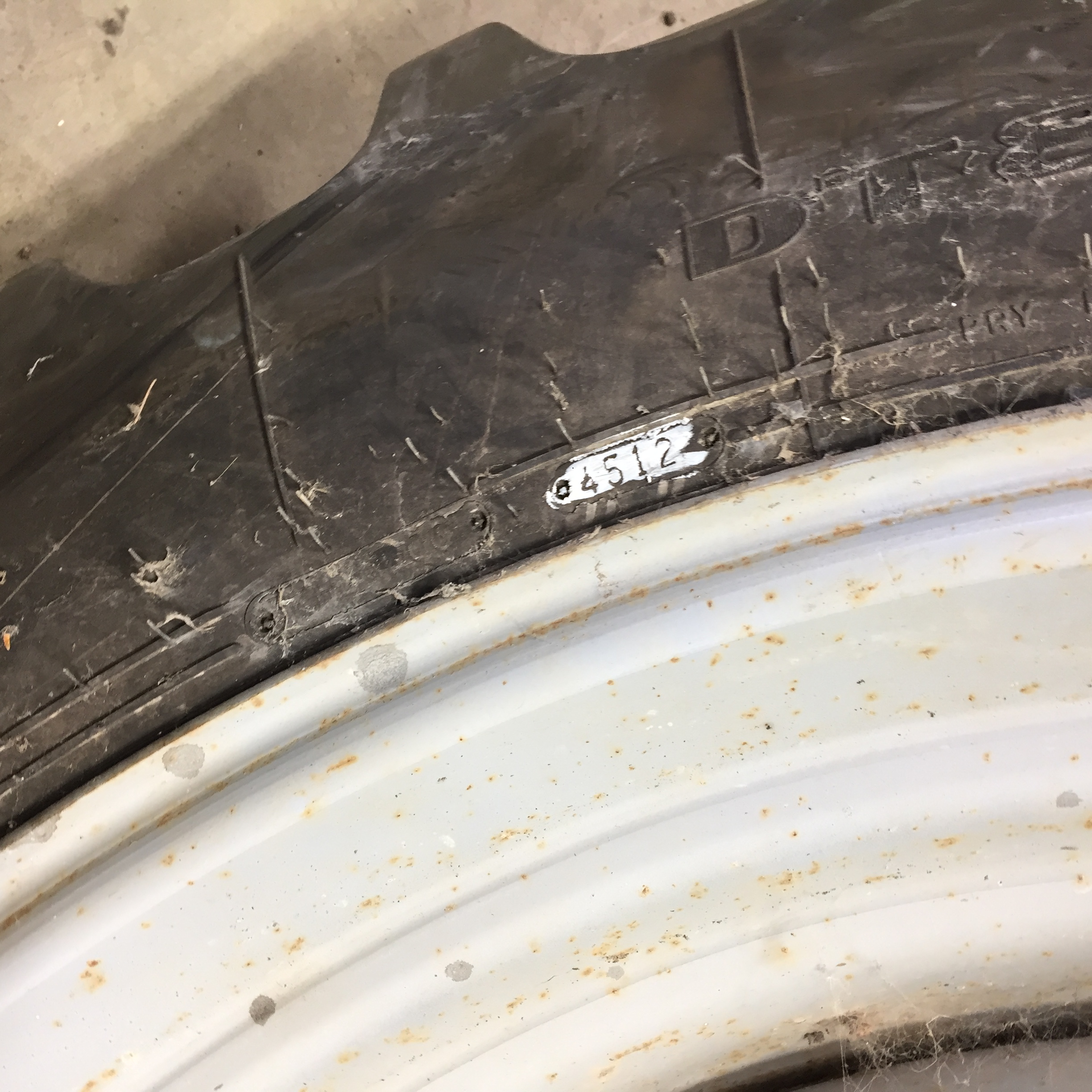 650/65R42 Goodyear Farm DT820 Super Traction R-1W Tire-Wheel Assembly T008711