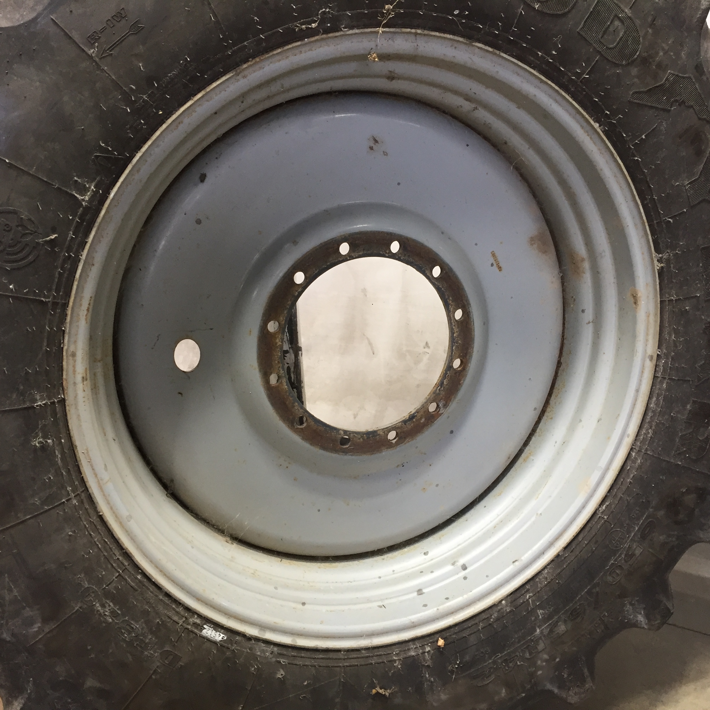 650/65R42 Goodyear Farm DT820 Super Traction R-1W Tire-Wheel Assembly T008711