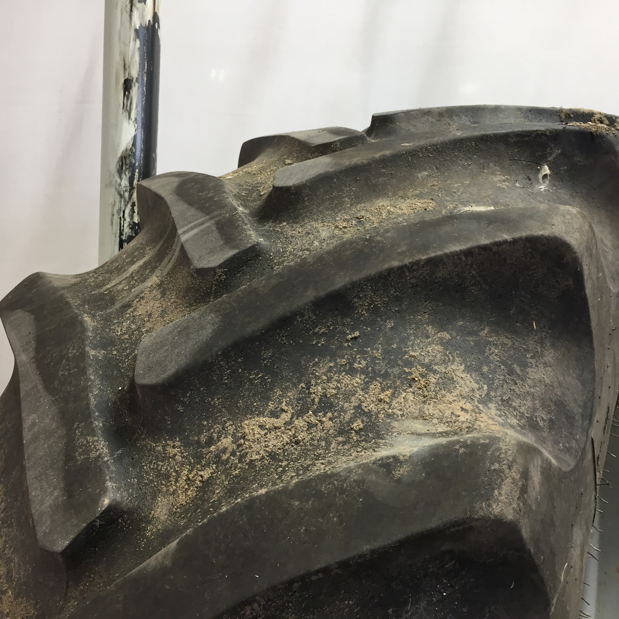 650/65R42 Goodyear Farm DT820 Super Traction R-1W Tire RT008711