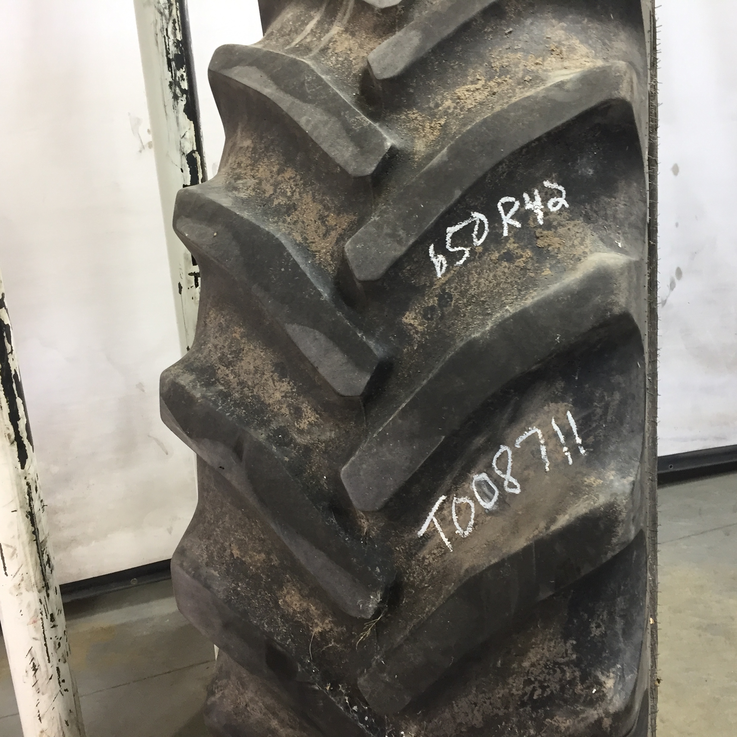 650/65R42 Goodyear Farm DT820 Super Traction R-1W Tire RT008711