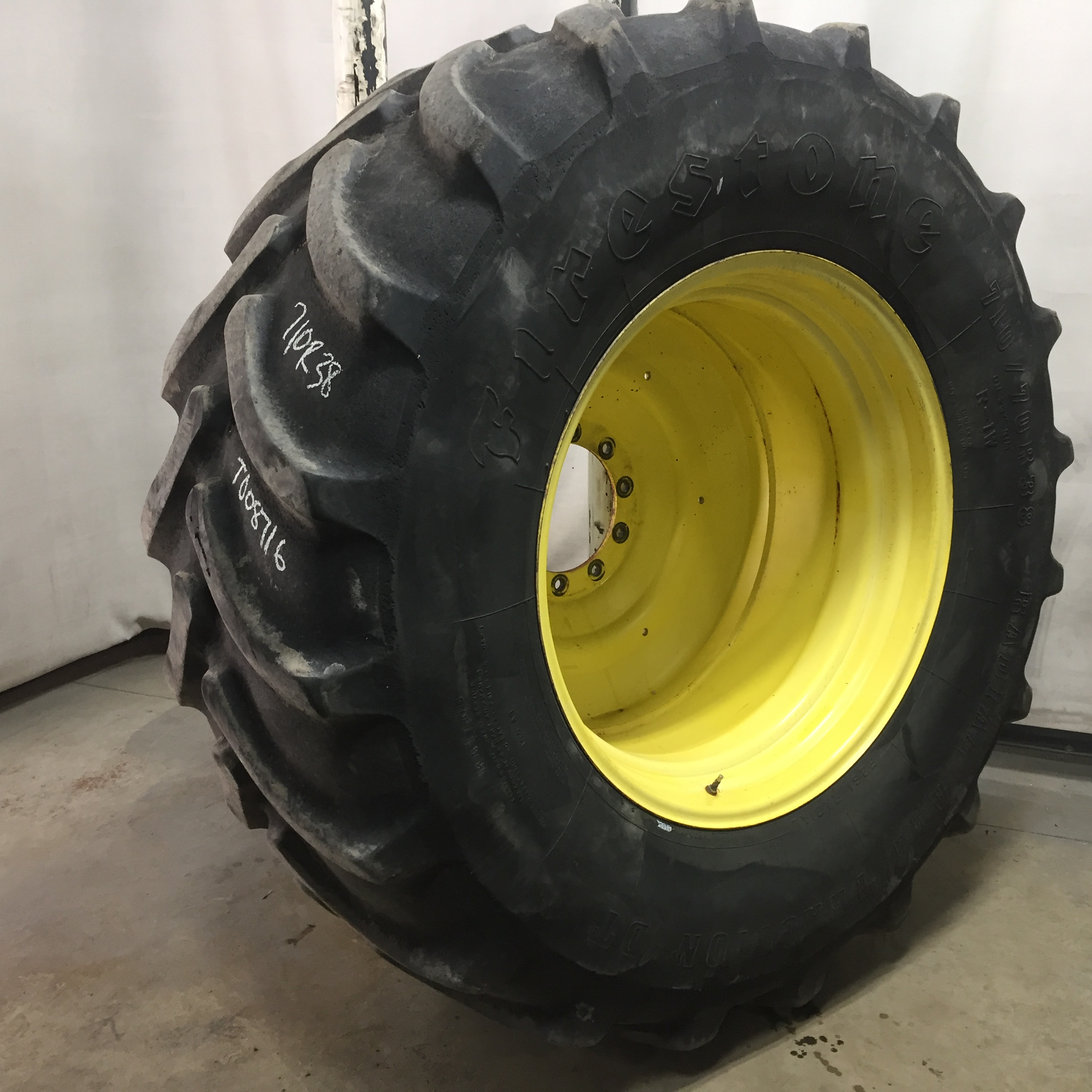 710/70R38 Firestone Radial All Traction DT R-1W Tire-Wheel Assembly T008716