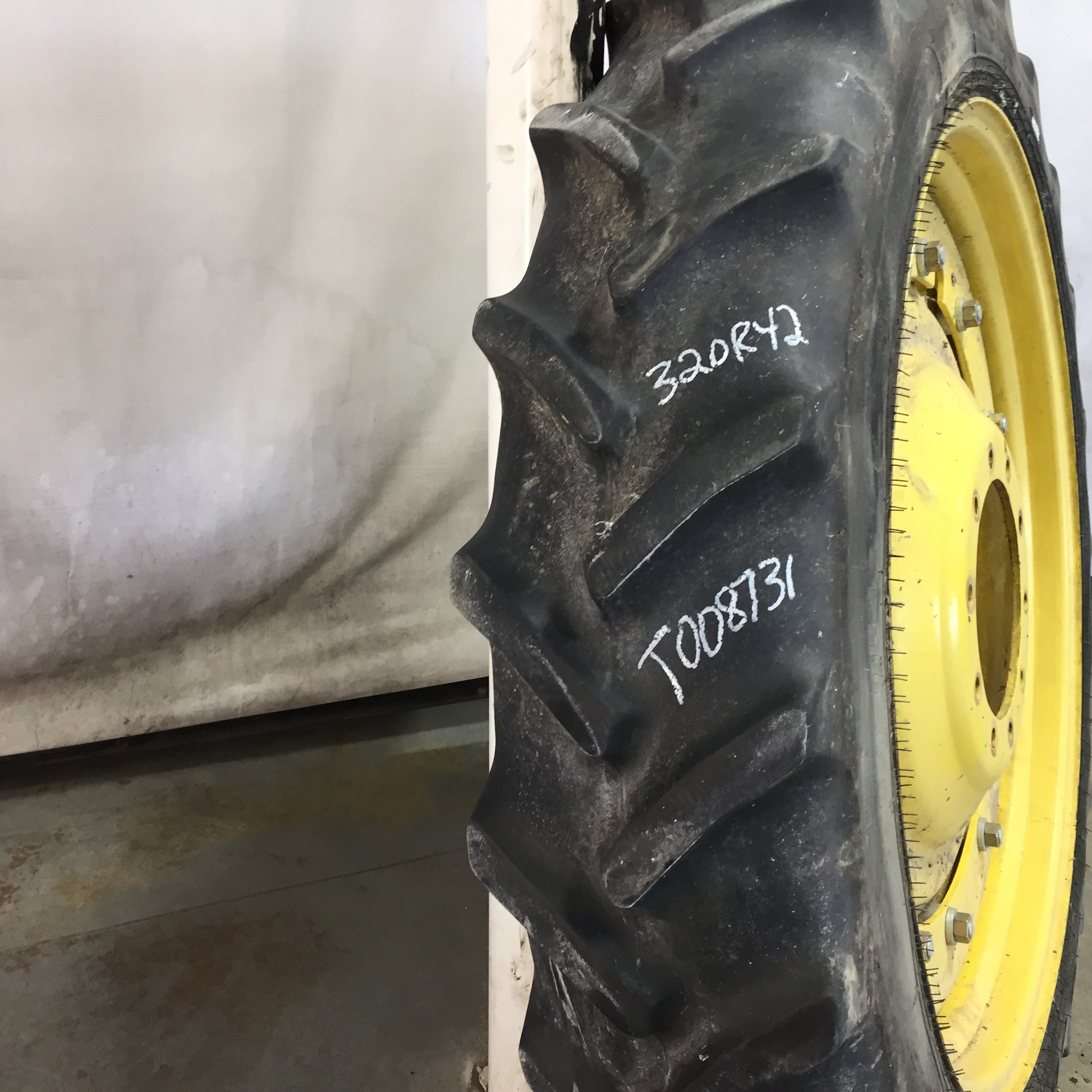 320/80R42 Goodyear Farm DT800 Super Traction R-1W Tire RT008731