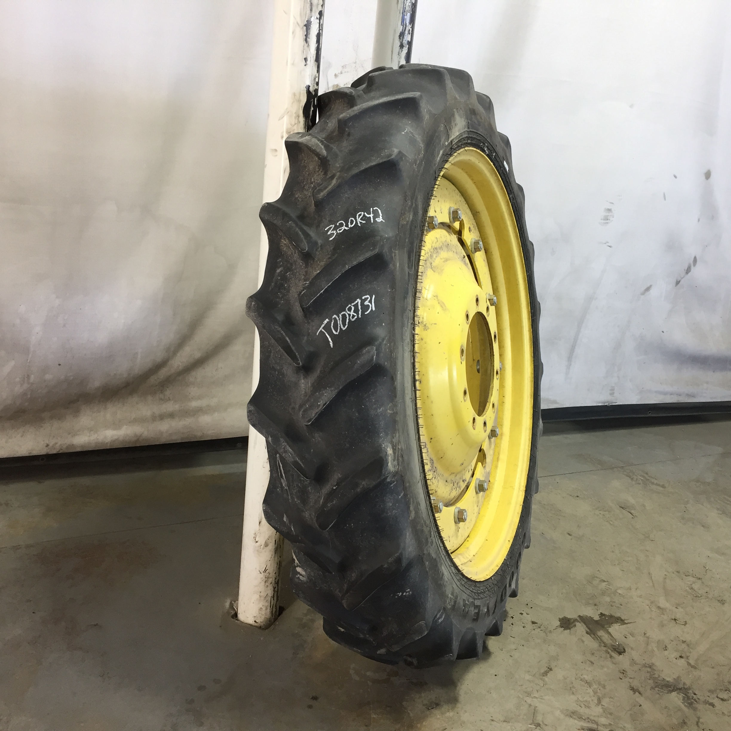 320/80R42 Goodyear Farm DT800 Super Traction R-1W Tire RT008731
