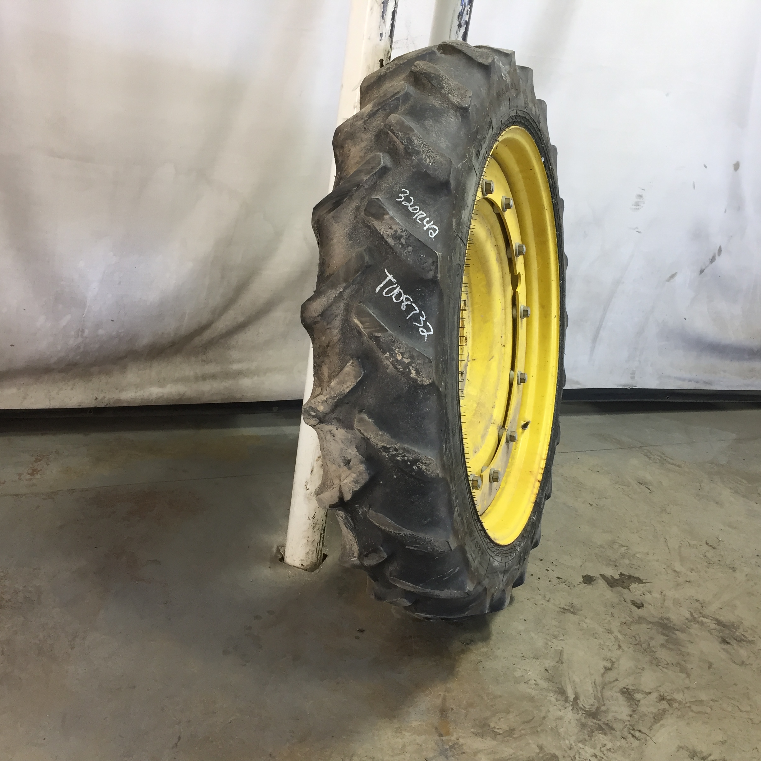 320/80R42 Goodyear Farm DT800 Super Traction R-1W Tire RT008732