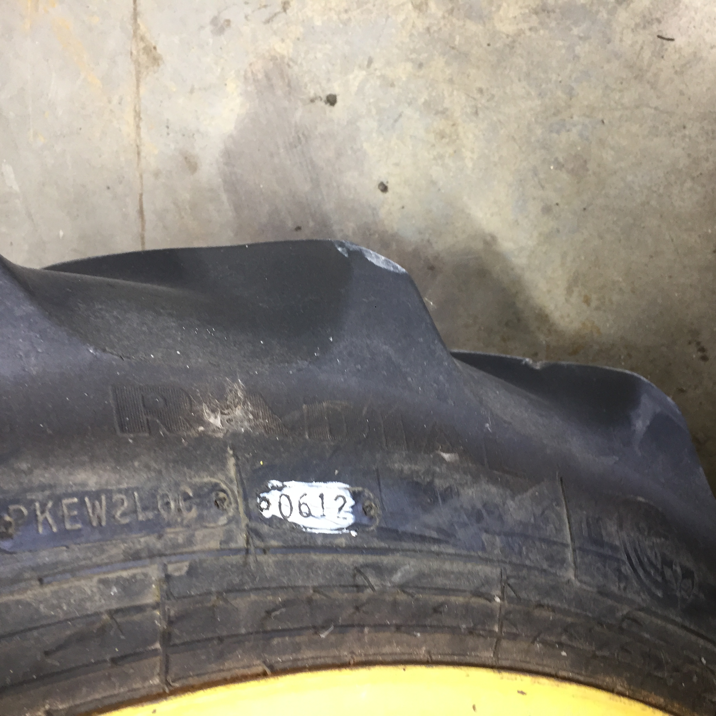 320/80R42 Goodyear Farm DT800 Super Traction R-1W Stub Disc Tire-Wheel Assembly T008733