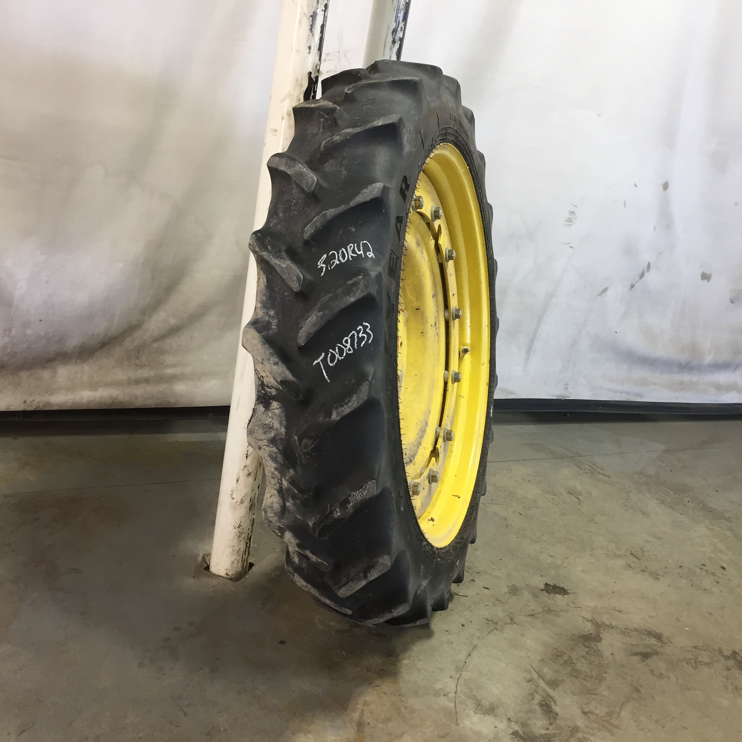 320/80R42 Goodyear Farm DT800 Super Traction R-1W Tire RT008733